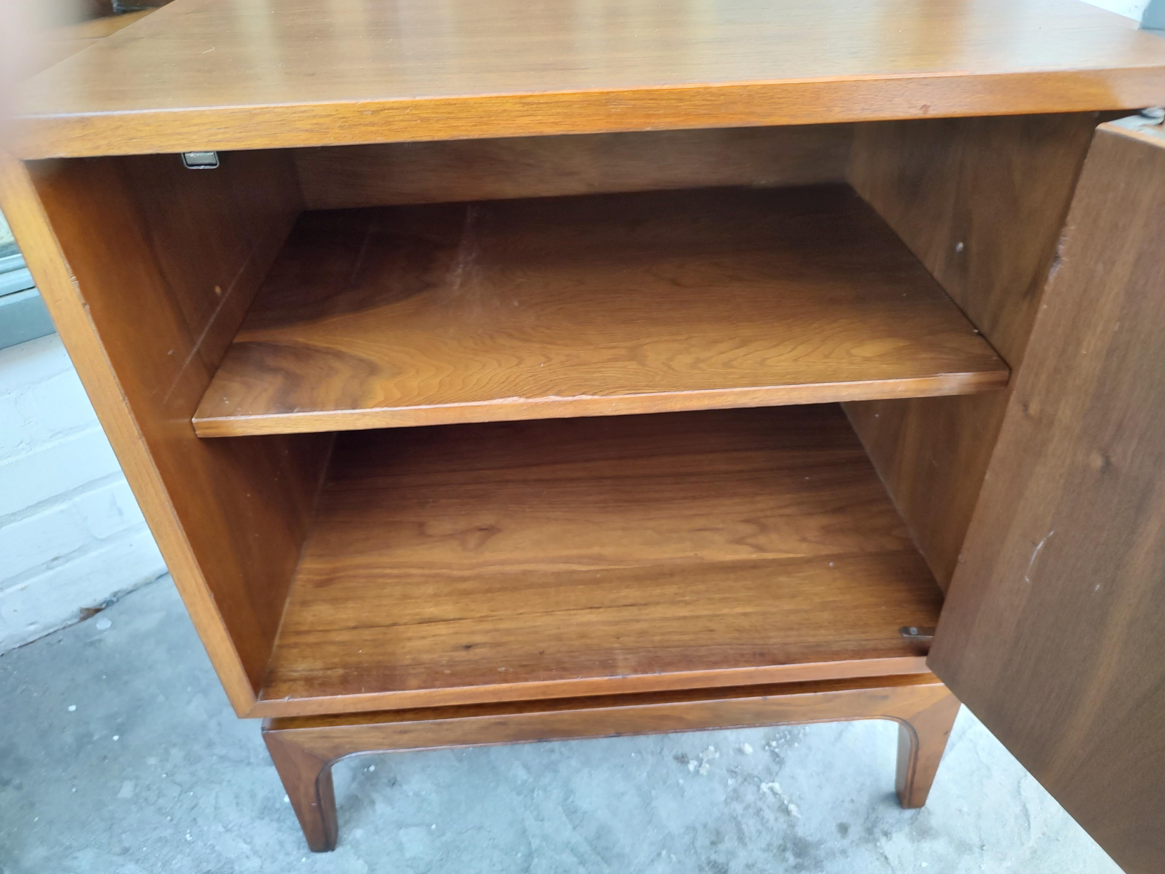 Pair of Mid-Century Albert Parvin Sculptural Diamond Faceted Night Stands In Good Condition In Port Jervis, NY