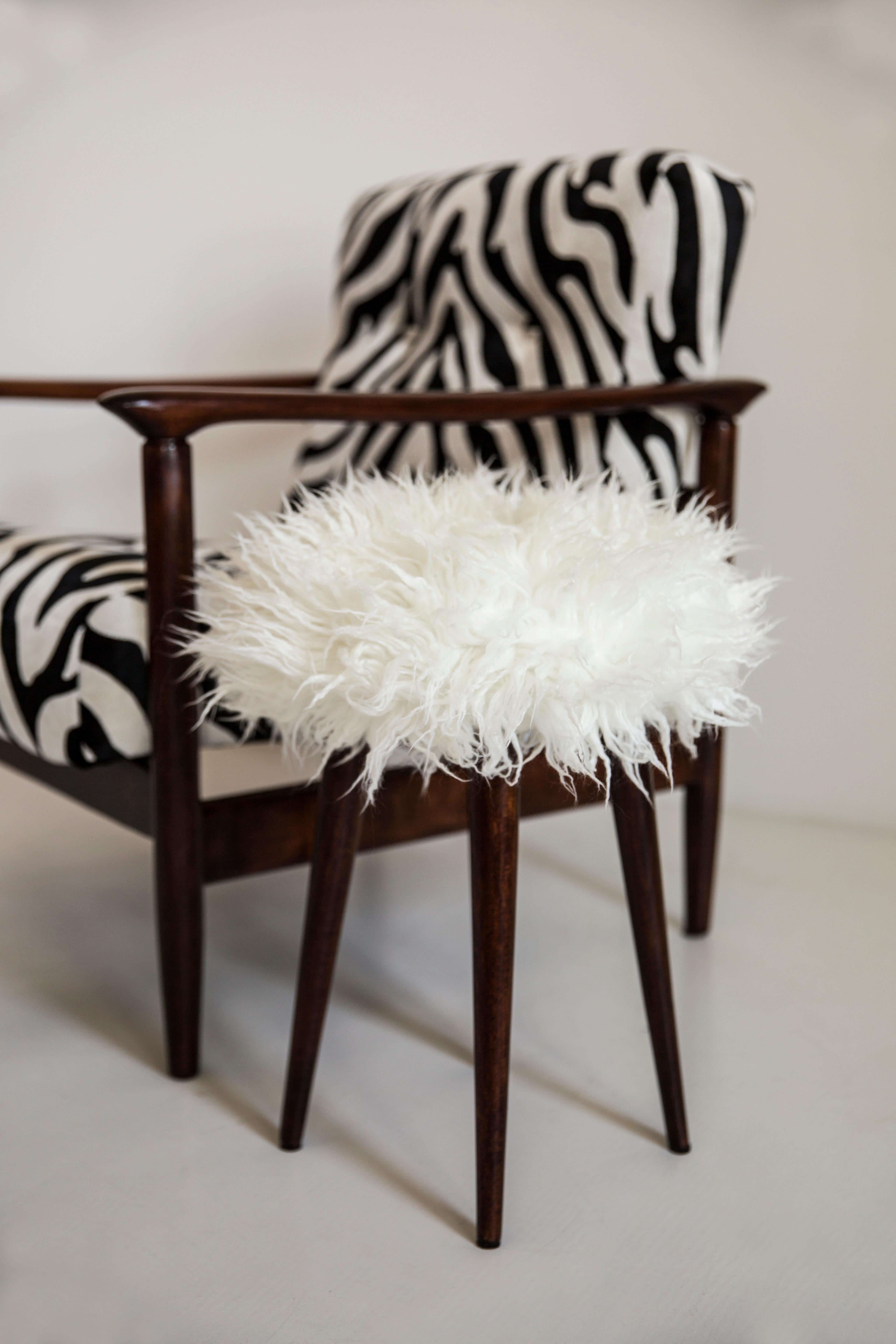 white fluffy stools
