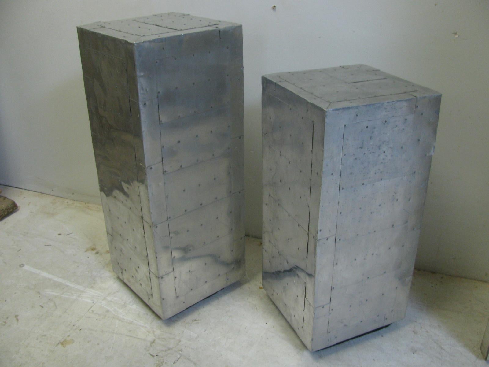 Paar Mid Century Aluminium Industrial Pedestals im Angebot 1