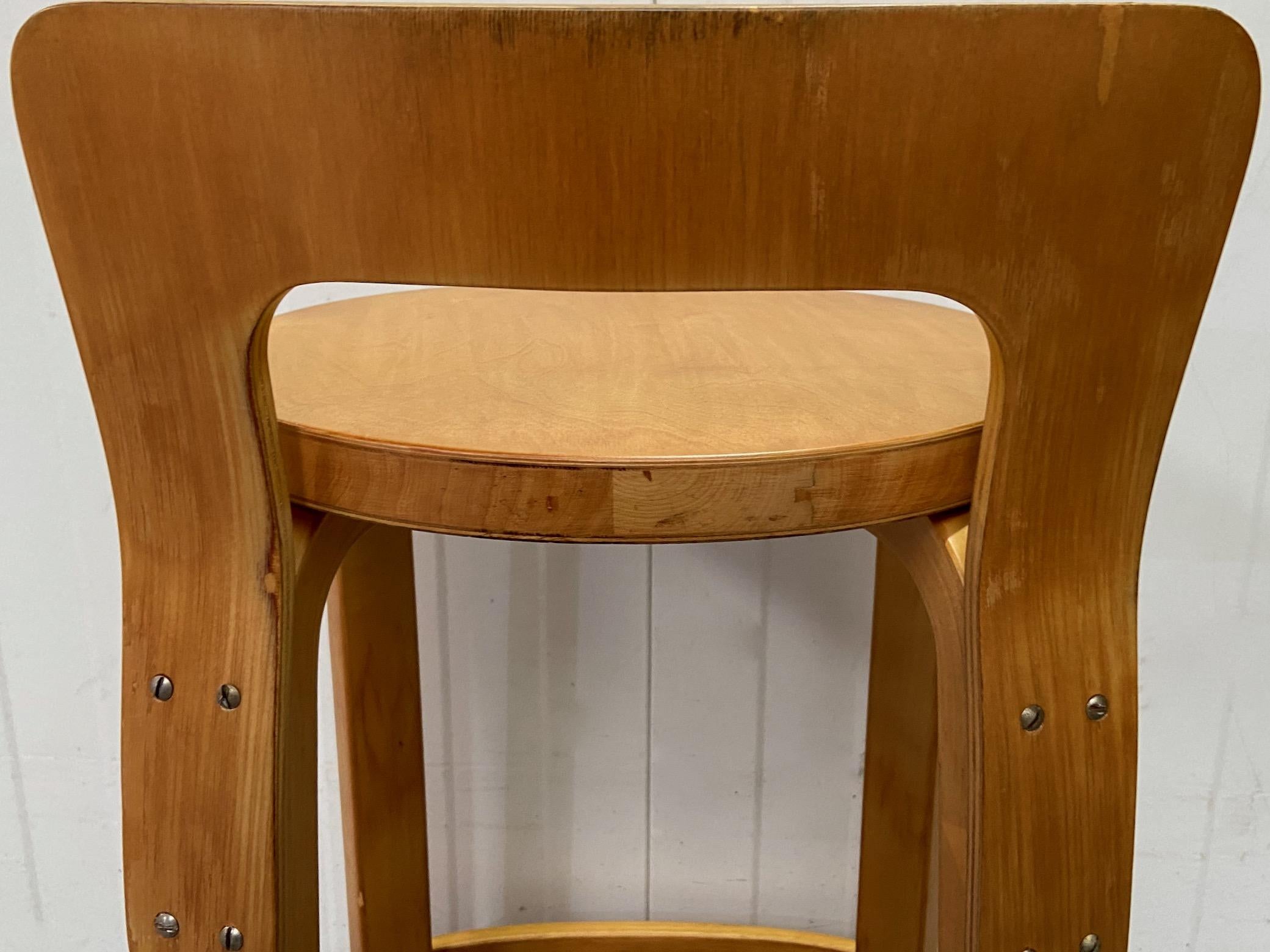 Pair of mid-century Alvar Aalto bar stools for Artek In Good Condition For Sale In London, GB