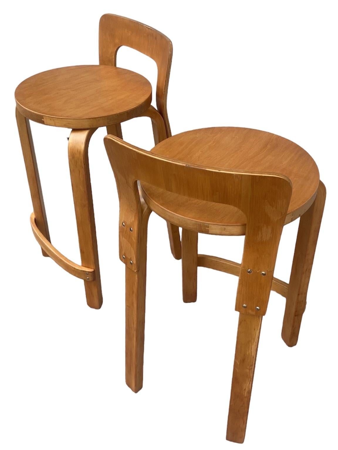 Pair of mid-century Alvar Aalto bar stools for Artek For Sale 1