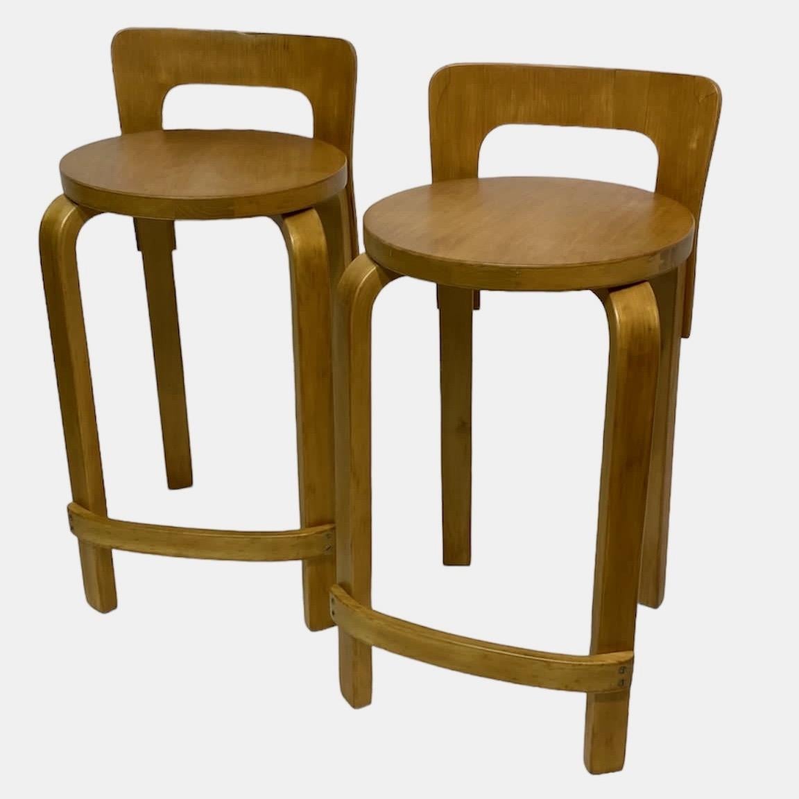 Pair of mid-century Alvar Aalto bar stools for Artek For Sale 2