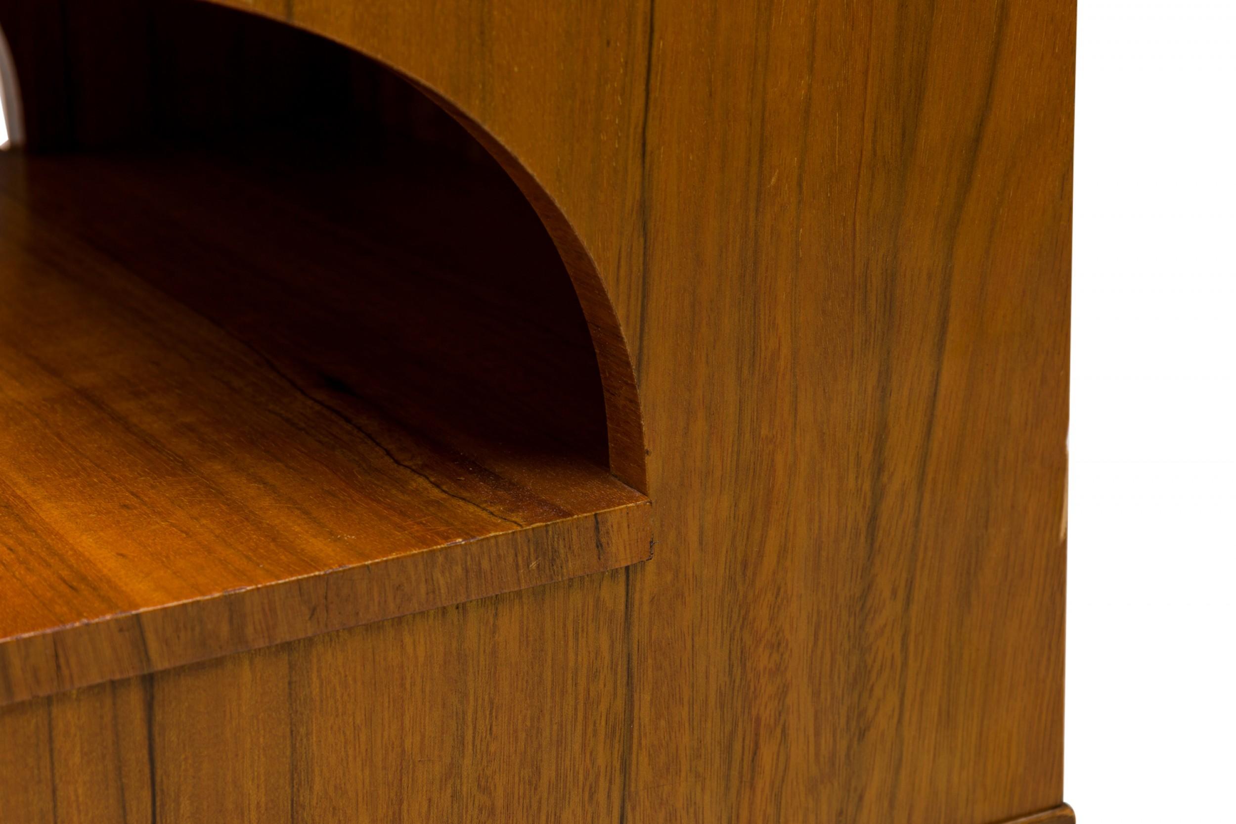 20th Century Pair of Mid-Century American 2-Tiered Walnut Nightstands with Pullout Drawers For Sale
