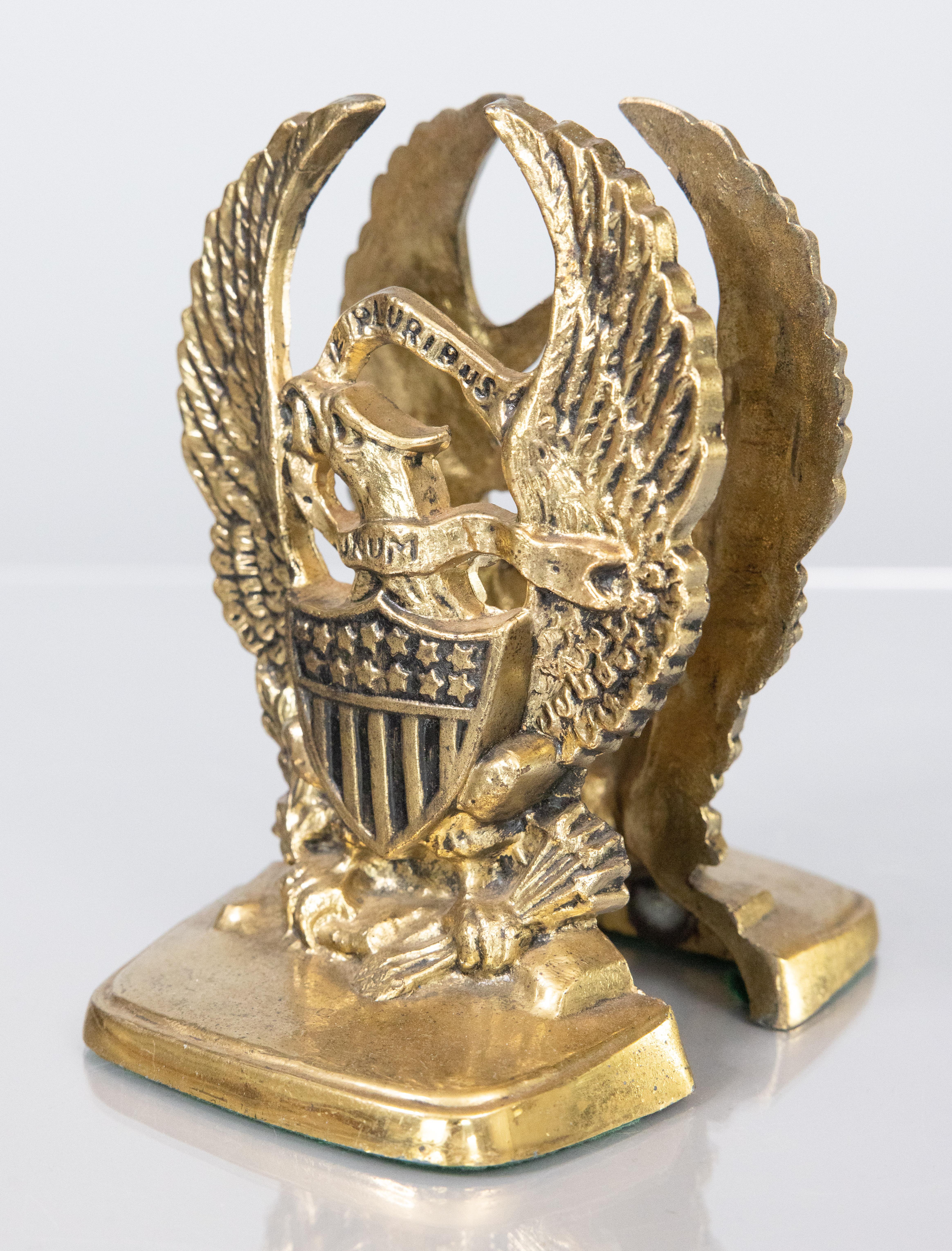 A superb pair of vintage American Federal eagle bookends with a lovely brass patina. These fine eagles hold an 