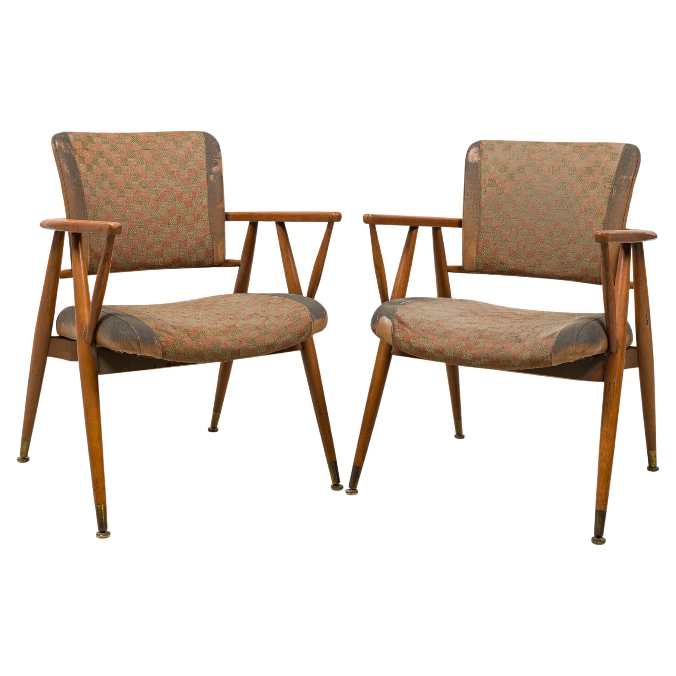 Pair of Midcentury American Gray and Beige Geometric Upholstered Armchairs, Man For Sale