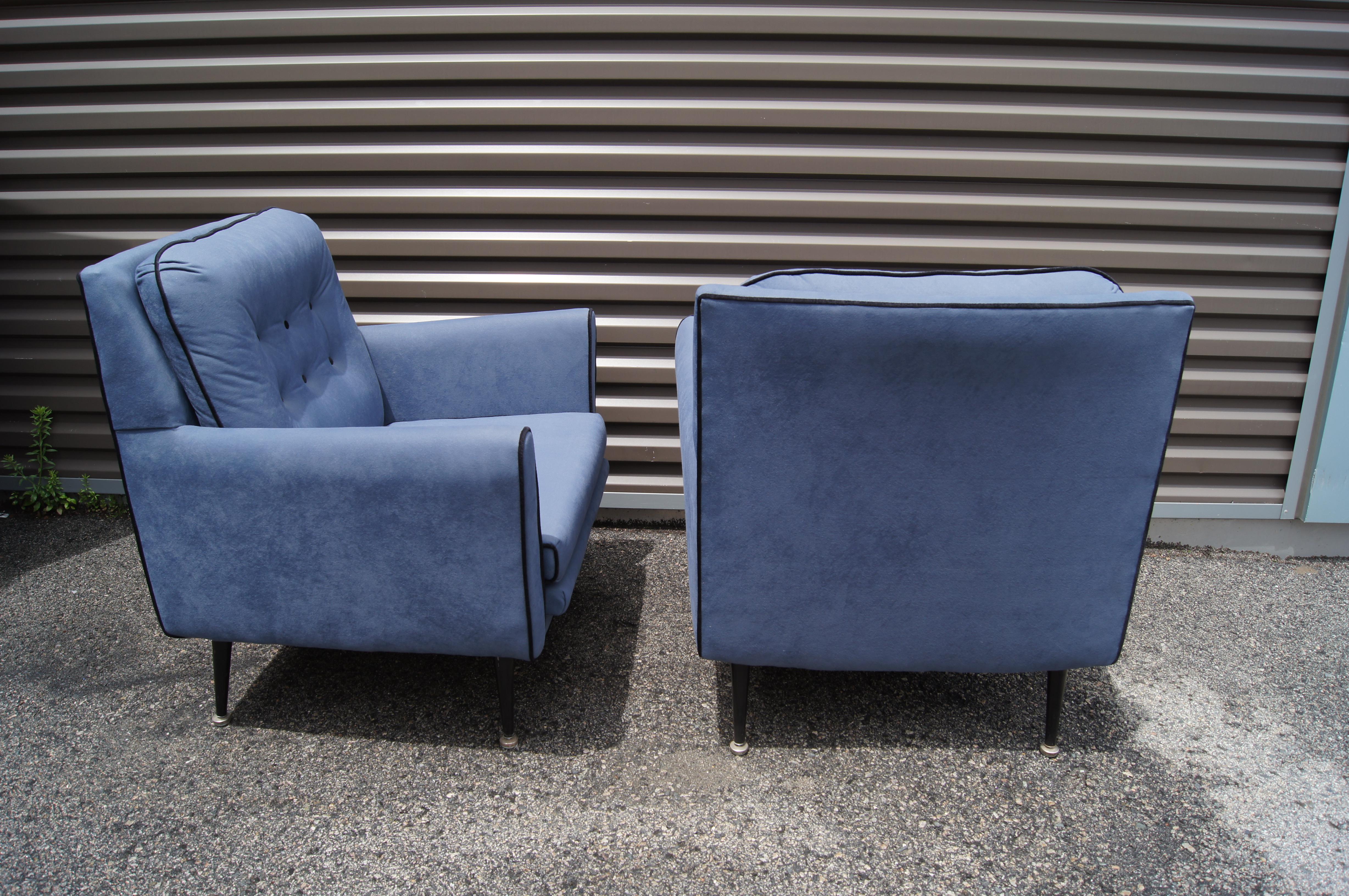Metal Pair of Mid-Century American Lounge Chairs For Sale