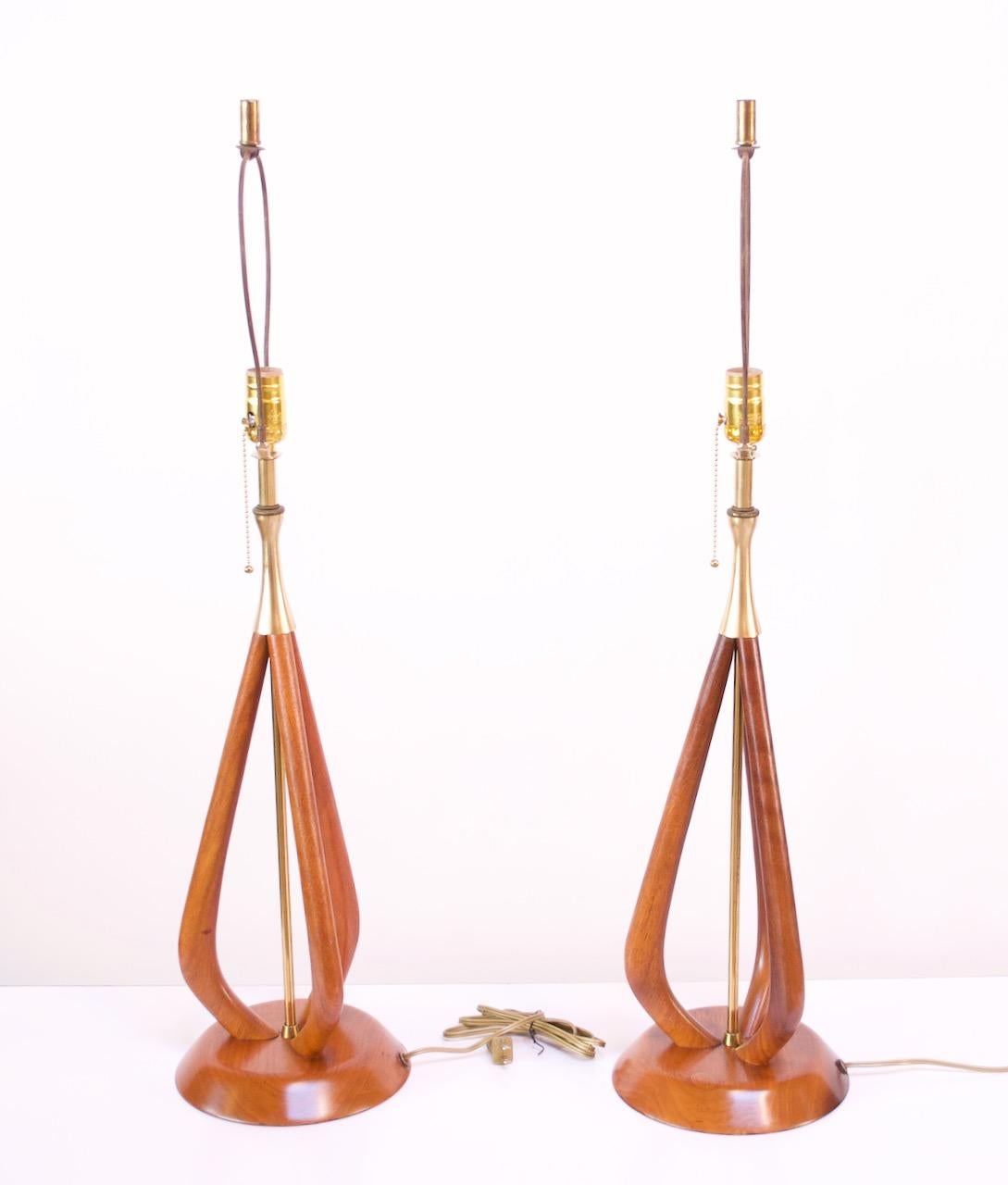 Mid-Century Modern Pair of Midcentury American Modern Sculptural Walnut and Brass Table Lamps