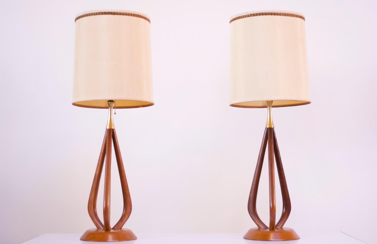 Brushed Pair of Midcentury American Modern Sculptural Walnut and Brass Table Lamps