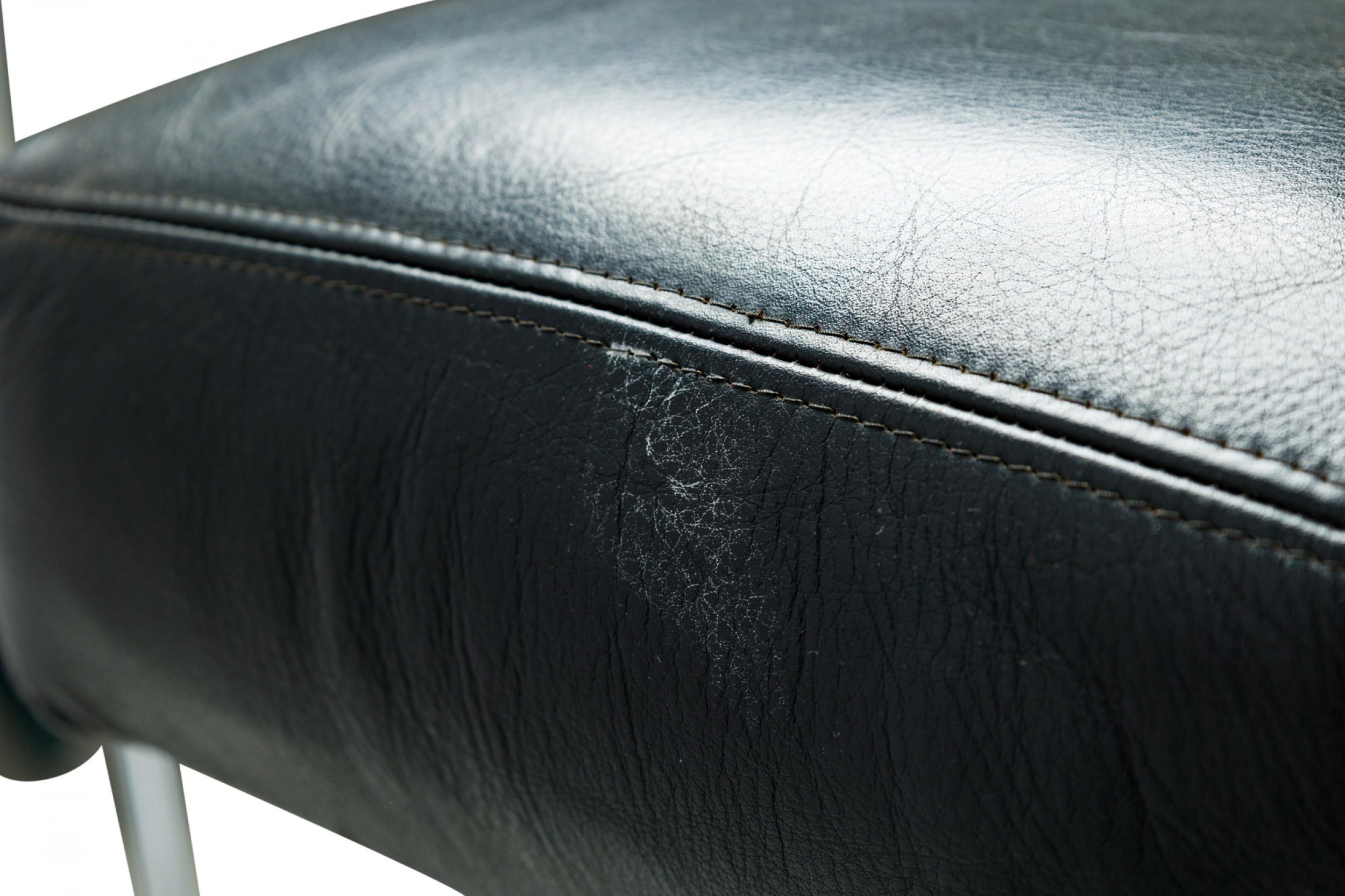 Paire de tabourets de bar en chrome poli, laiton et cuir noir American Mid-Century en vente 2