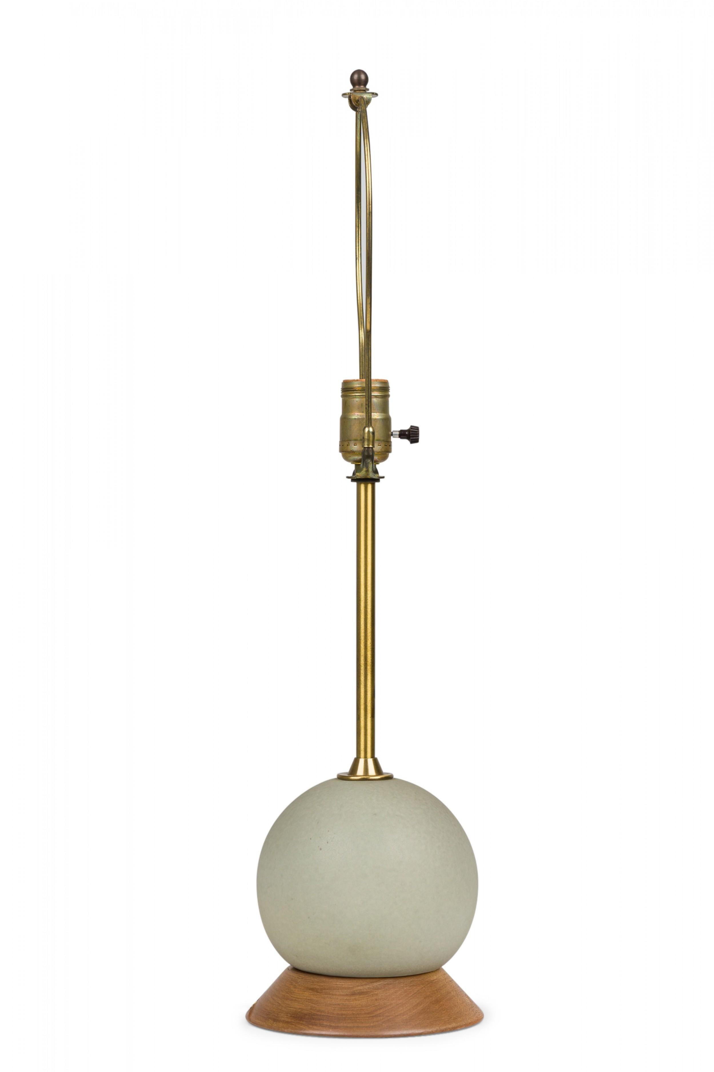 Mid-Century Modern Paire de lampes de table américaines du milieu du siècle dernier en céramique émaillée en forme d'œuf de Robin en vente
