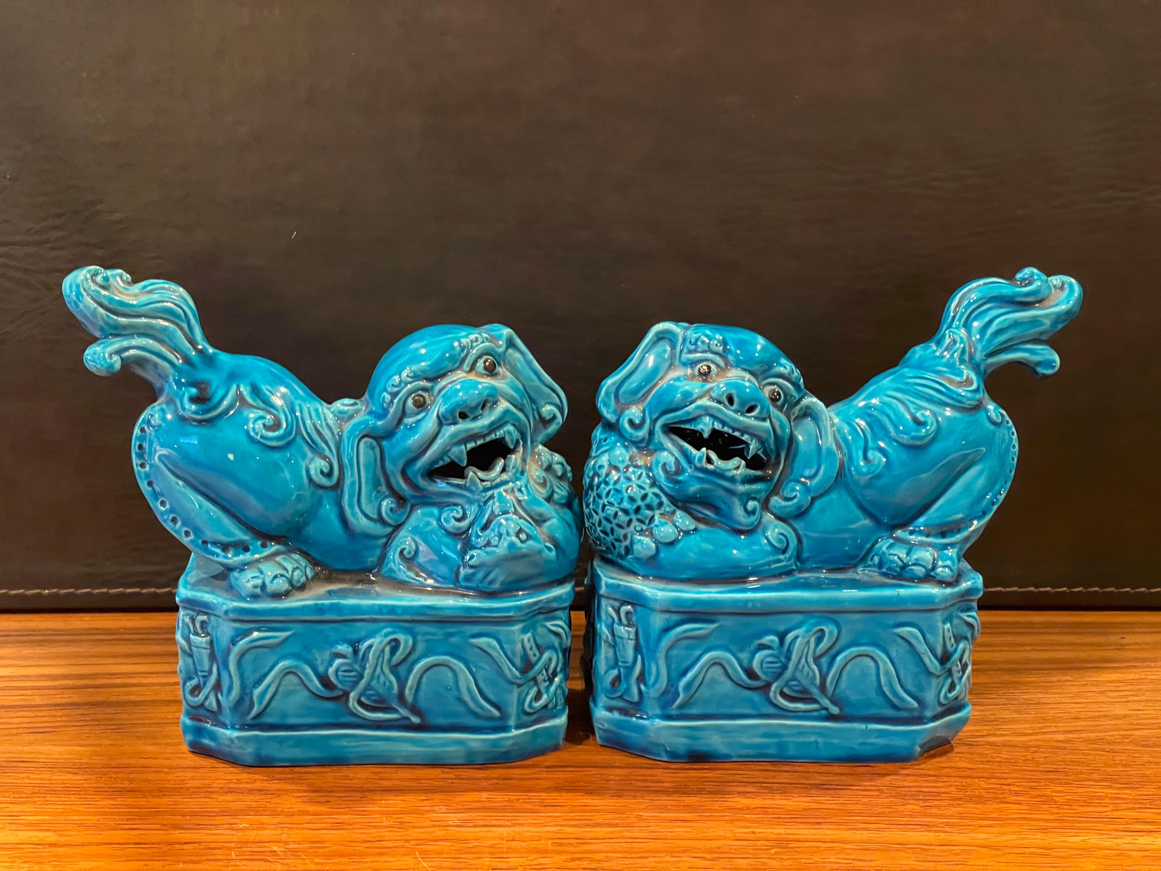Pair of Mid-Century Aqua Ceramic Foo Dogs / Bookends For Sale 5