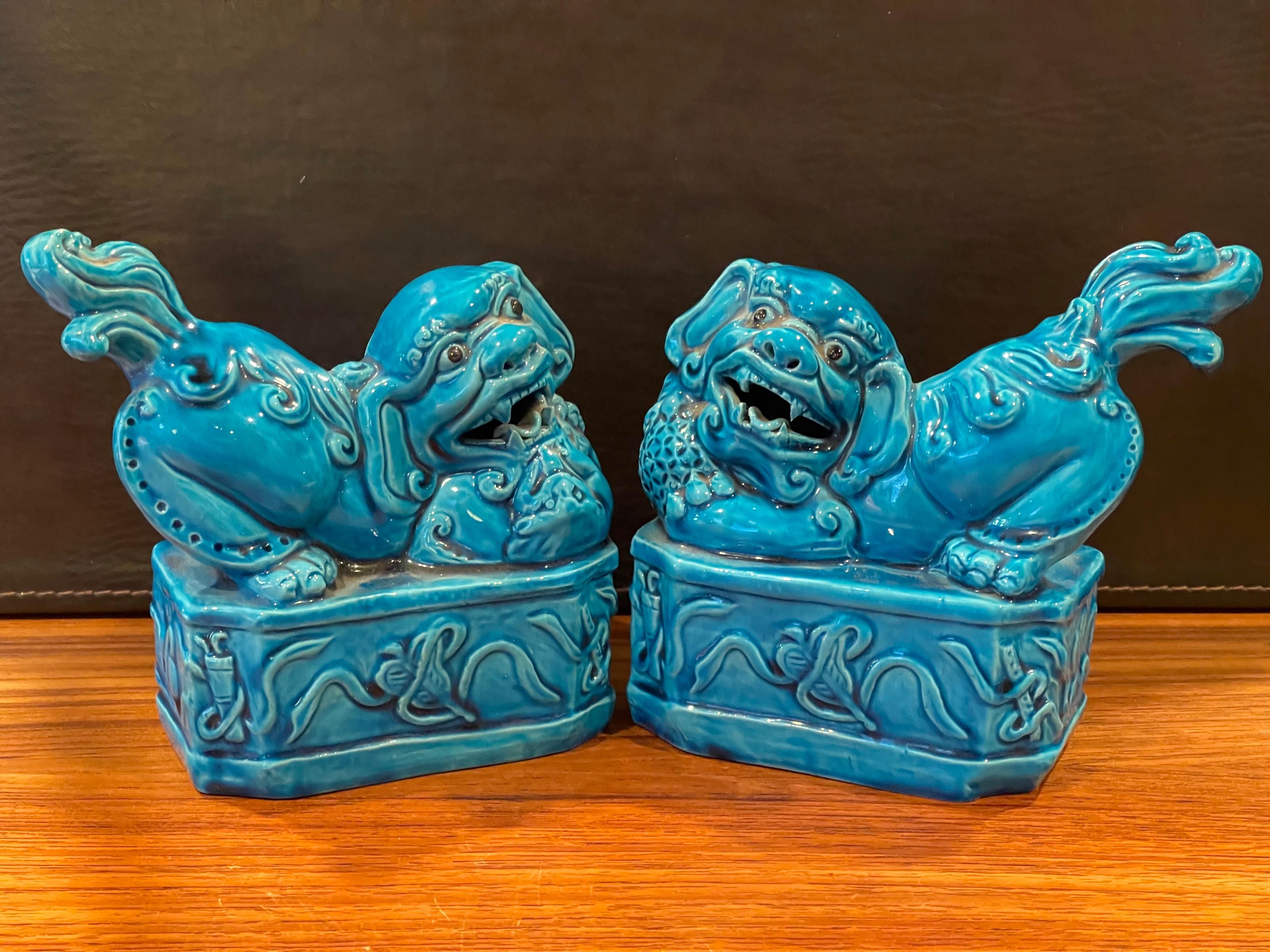 A very nice pair of mid-century aqua ceramic foo dogs / bookends, circa 1970s. The pair are in very good vintage with no chips or cracks and have a wonderful patina. They measure: 14