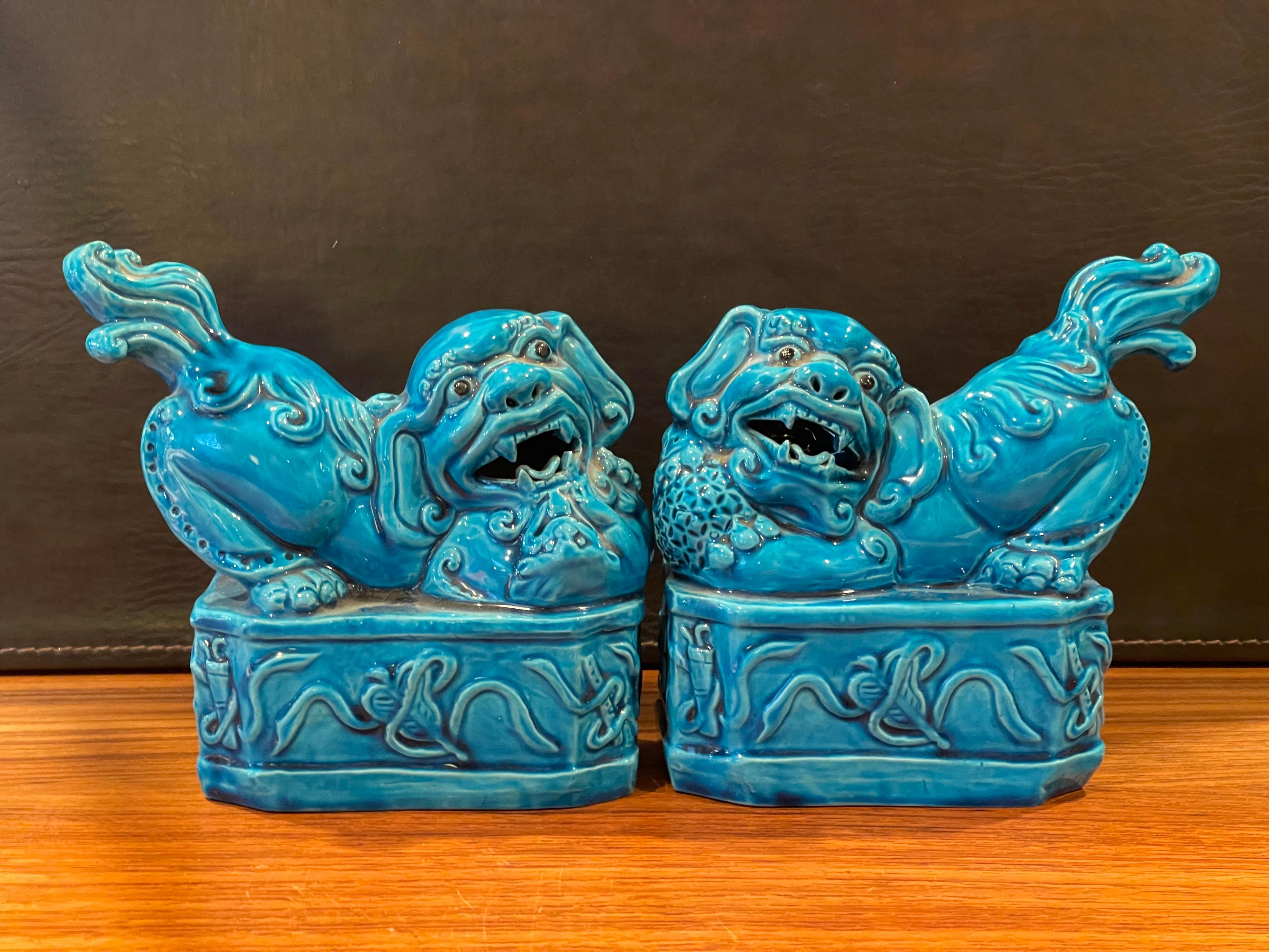 Mid-Century Modern Pair of Mid-Century Aqua Ceramic Foo Dogs / Bookends