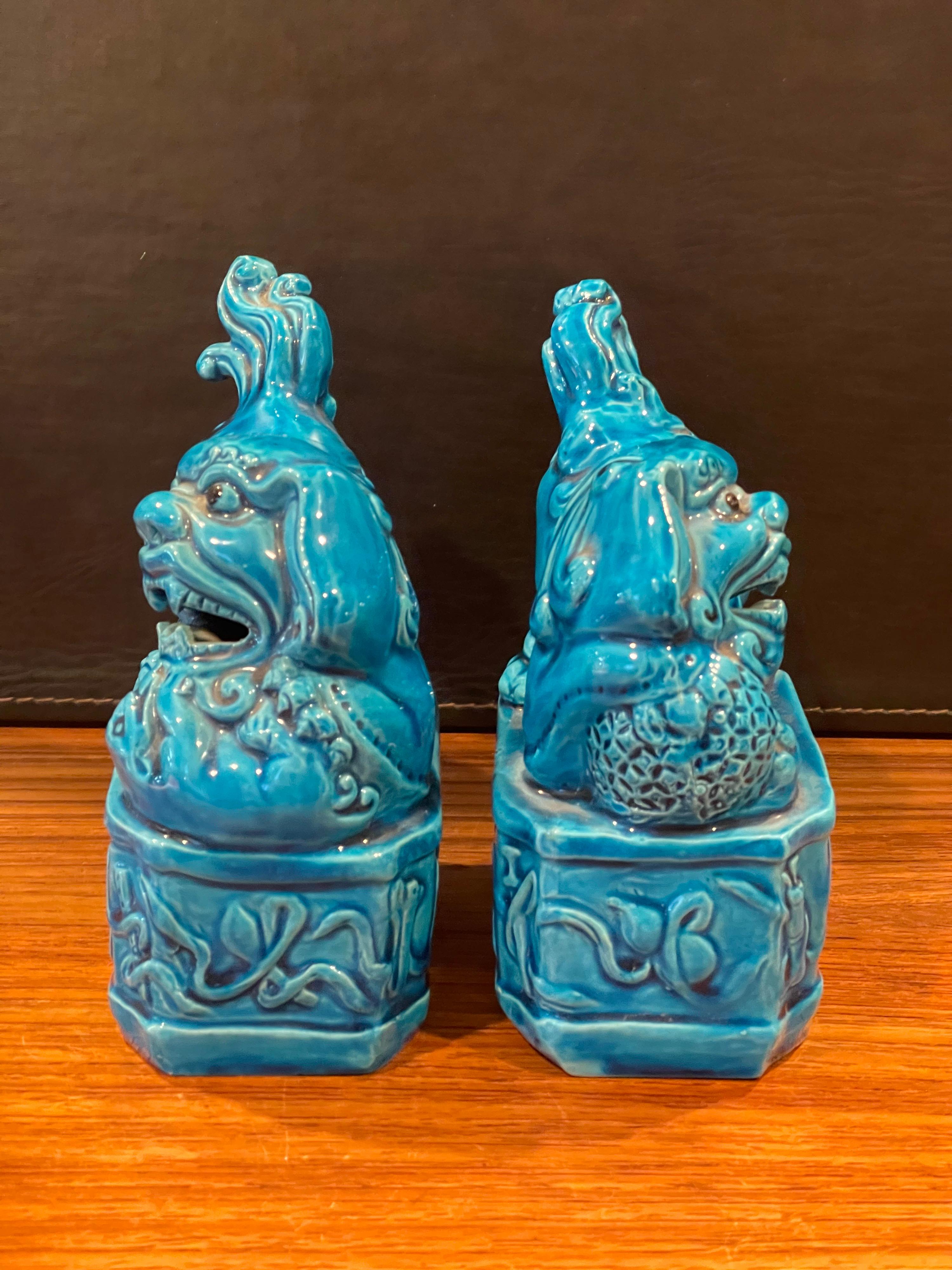 20th Century Pair of Mid-Century Aqua Ceramic Foo Dogs / Bookends For Sale