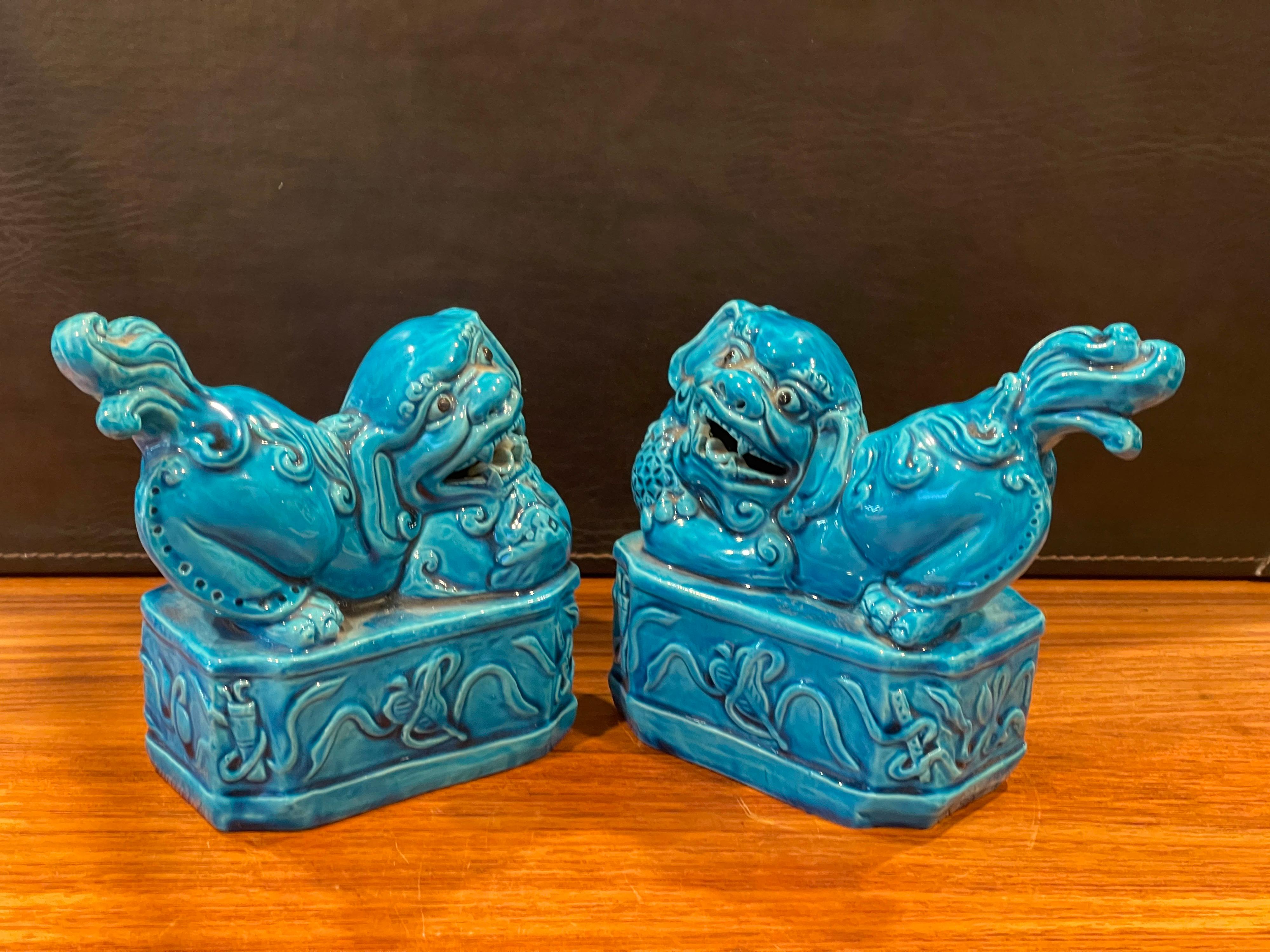 Pair of Mid-Century Aqua Ceramic Foo Dogs / Bookends For Sale 1