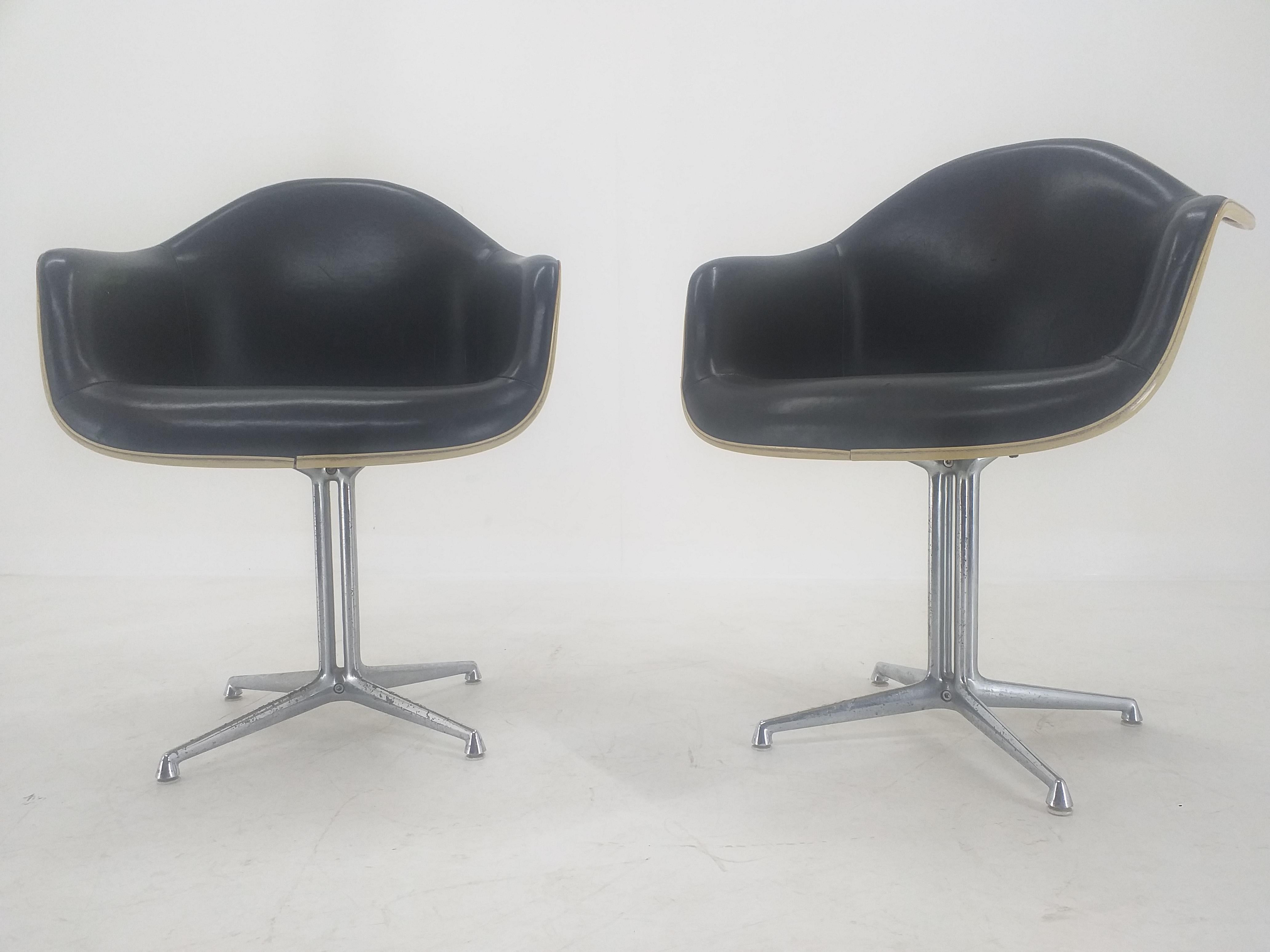 - Very rare type
- Charles & Ray Eames and Alexander Girard
- Marked by original label
- Very comfortable
- DAL, La Fonda.