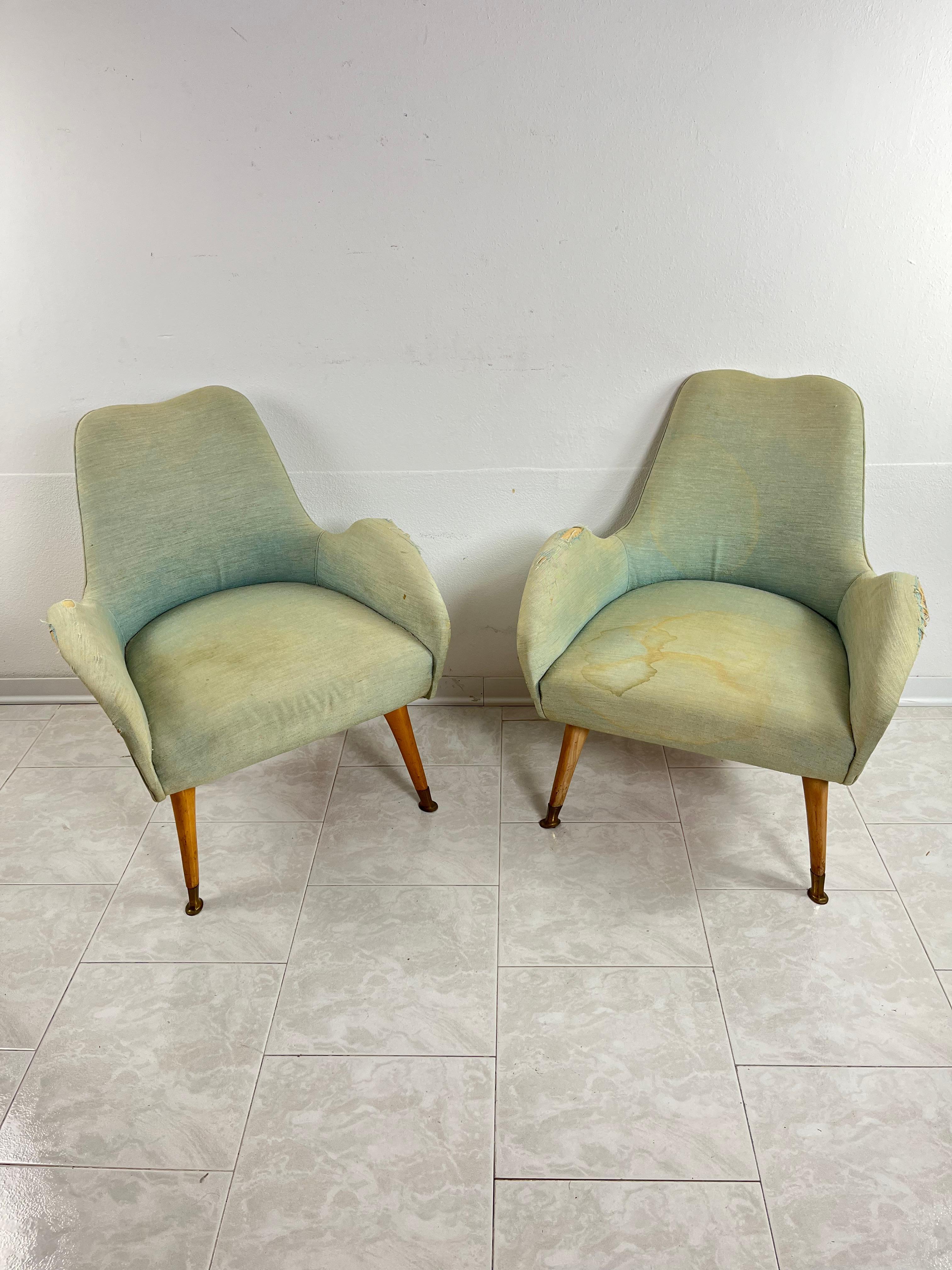 Pair of Mid-Century armchairs attributed to Federico Munari 1950s
The structures are stable and in good condition. The covering is the original one, it would be advisable to reupholster them.
Brass details.