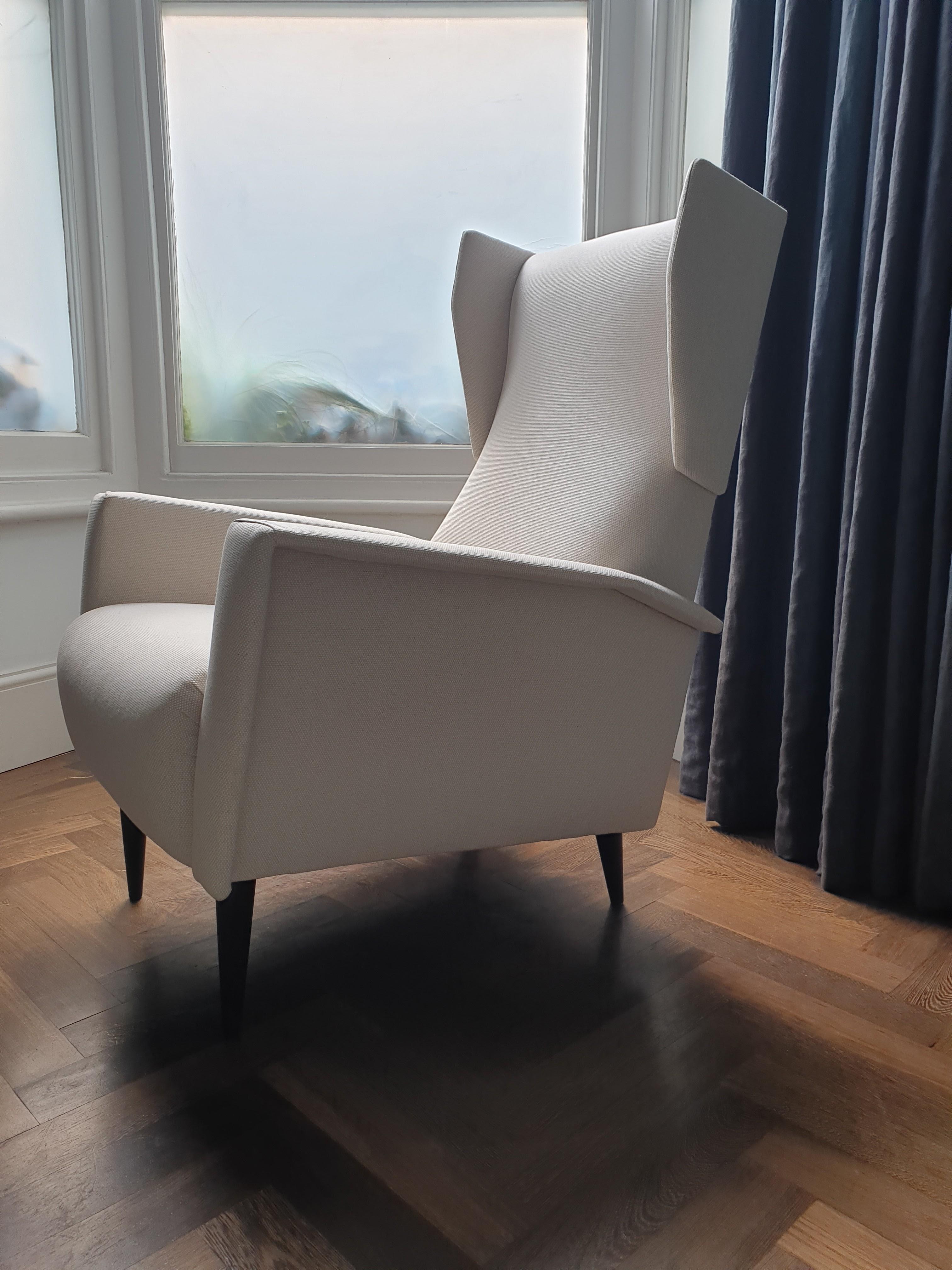Italian Pair of Mid Century armchairs attributed to Gio Ponti For Sale