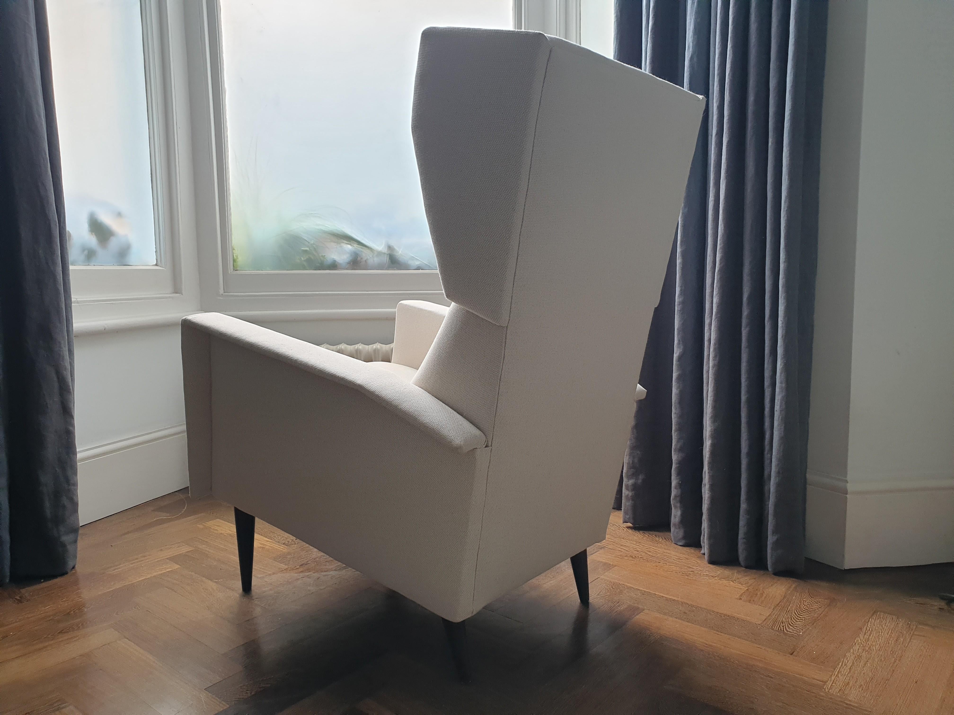 Pair of Mid Century armchairs attributed to Gio Ponti In Good Condition For Sale In London, GB