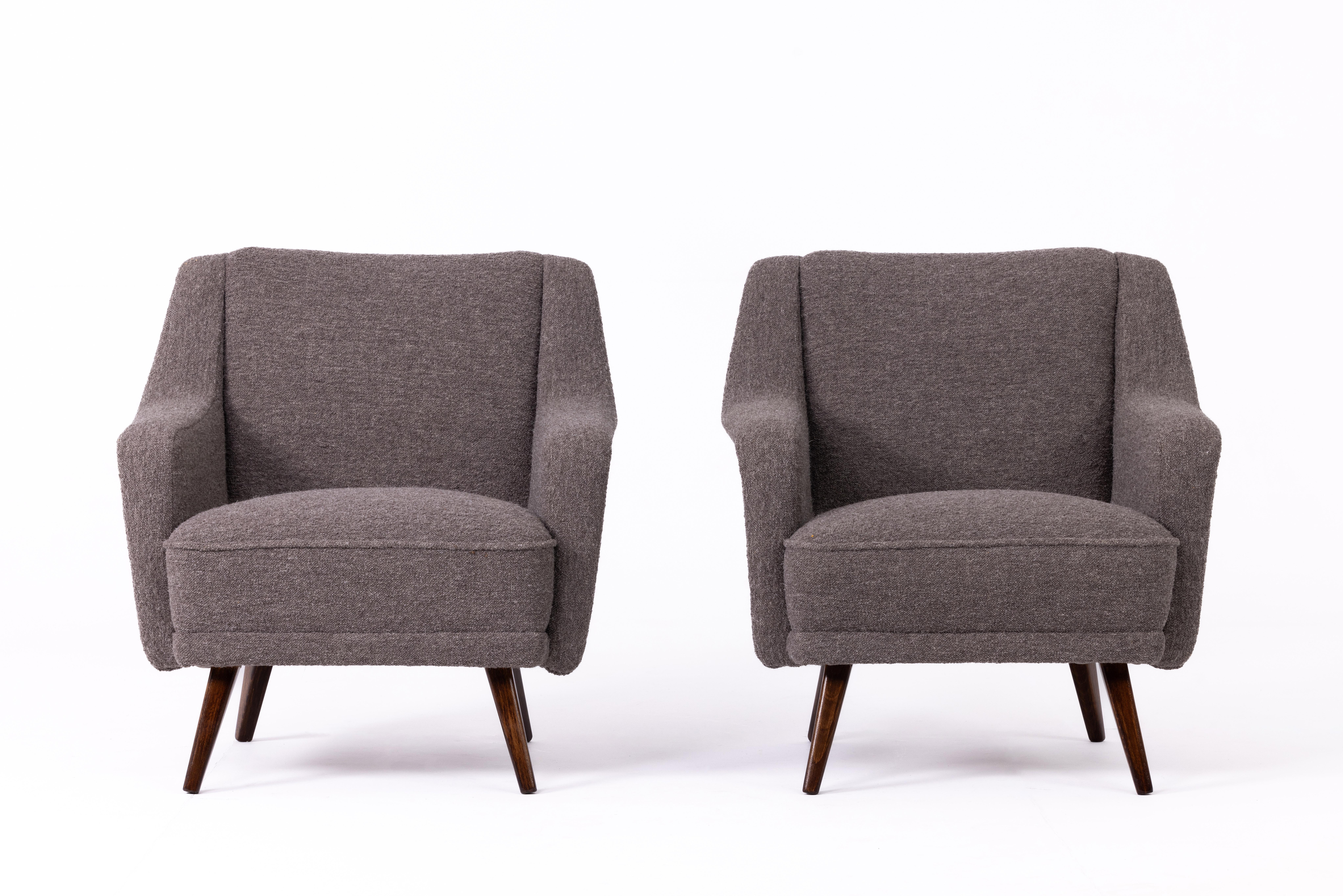 Pair of Austrian armchairs, 1950s, entirely restored, walnut wood legs, reupholstered in premium linen fabric