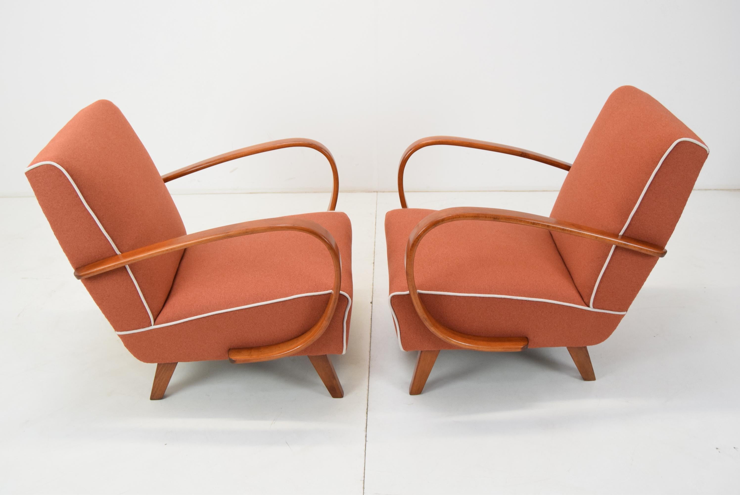 Pair of Mid-Century Armchairs by Jindrich Halabala, 1950s In Good Condition For Sale In Praha, CZ