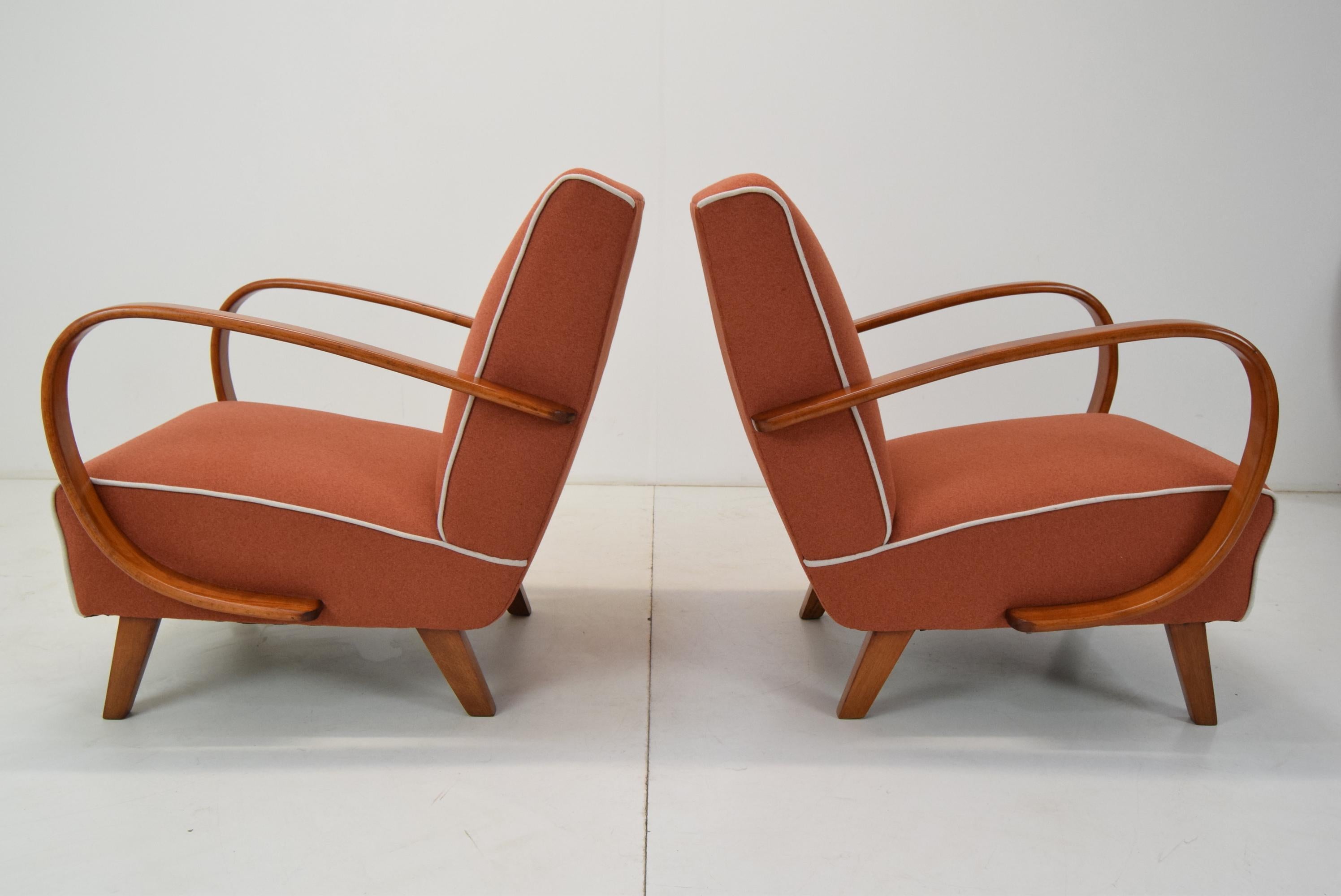 Paire de fauteuils du milieu du siècle par Jindrich Halabala, années 1950 en vente 2