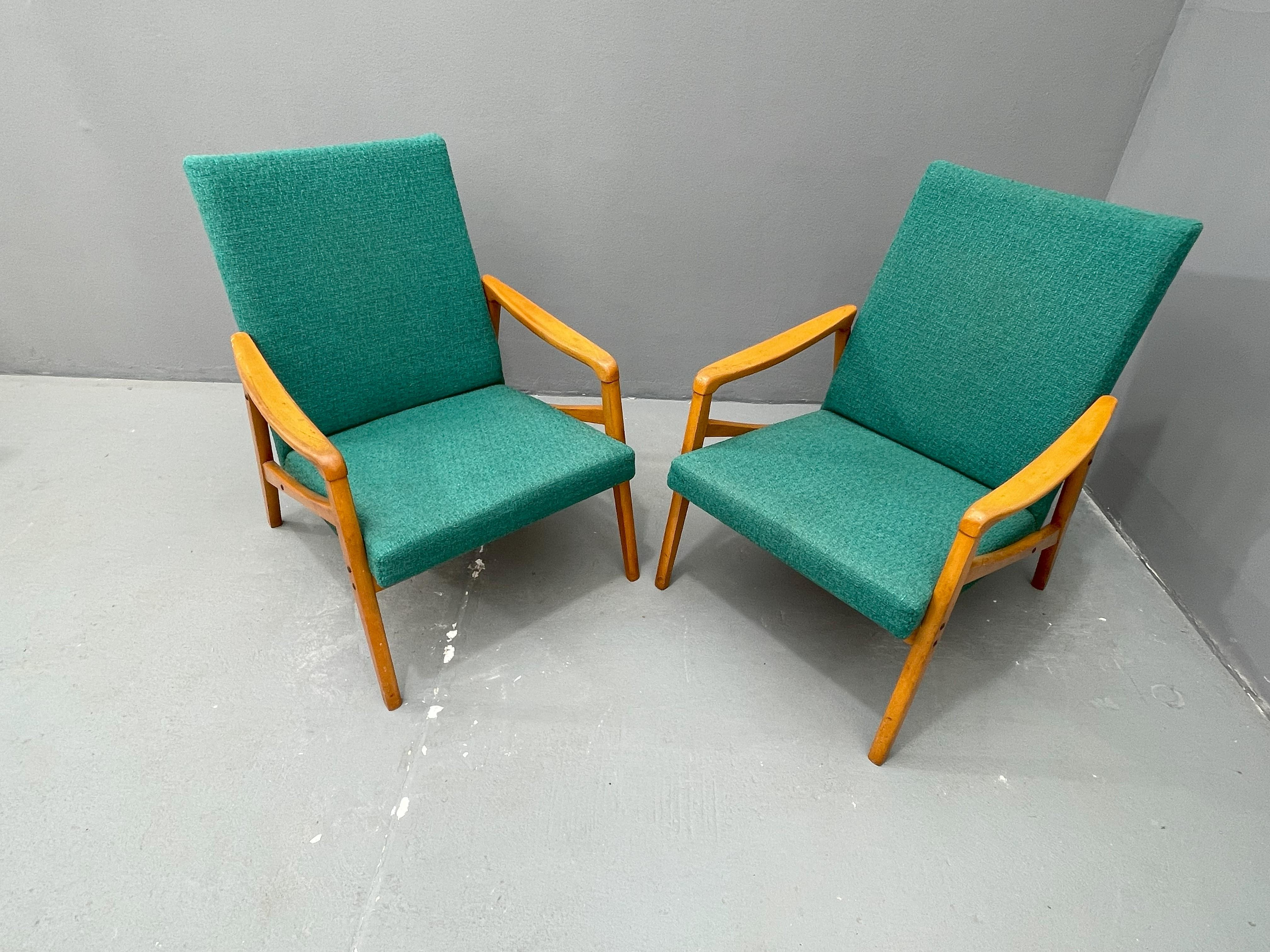 Art Déco Coppia di poltrone di metà secolo di Jiří Jiroutek per Interiér Praha, anni '60 in vendita