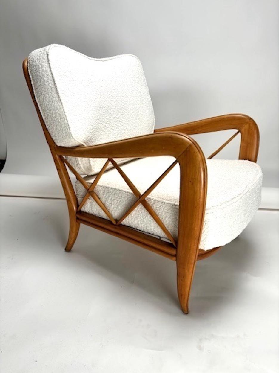 Pareja de sillones de mediados de siglo al estilo de Paolo Buffa, Italia

Se trata de un par de sillones italianos de los años 50 muy elegantes, estructura de madera maciza pulida y cojines de tela, una forma icónica y muy refinada que se adapta