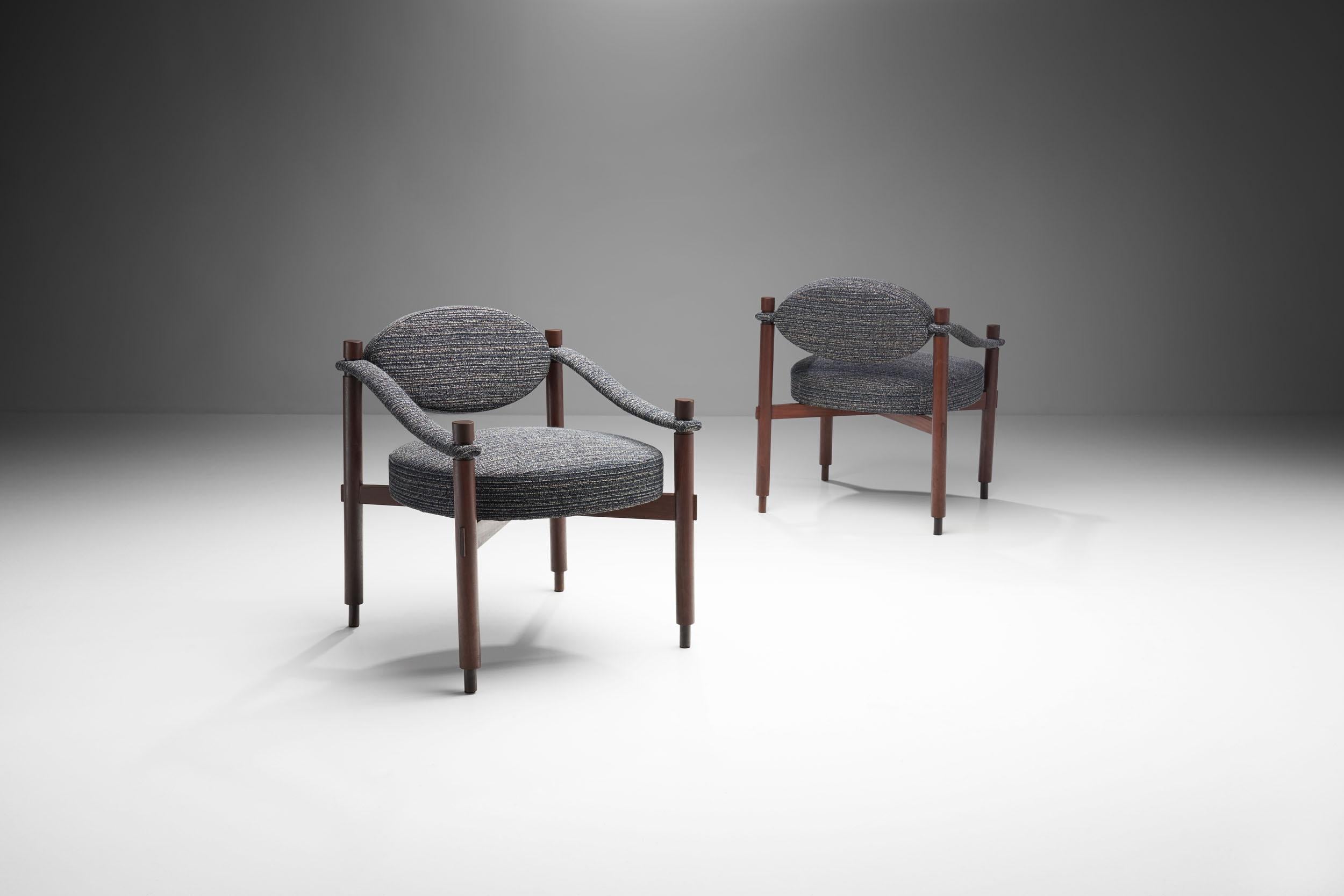 These Italian chairs were designed with high attention to detail, which is visible in the unique curves and clear geometric shapes. Characterized by silky lines and textures, this pair is exemplary of Italian mid-century design.

This pair feature