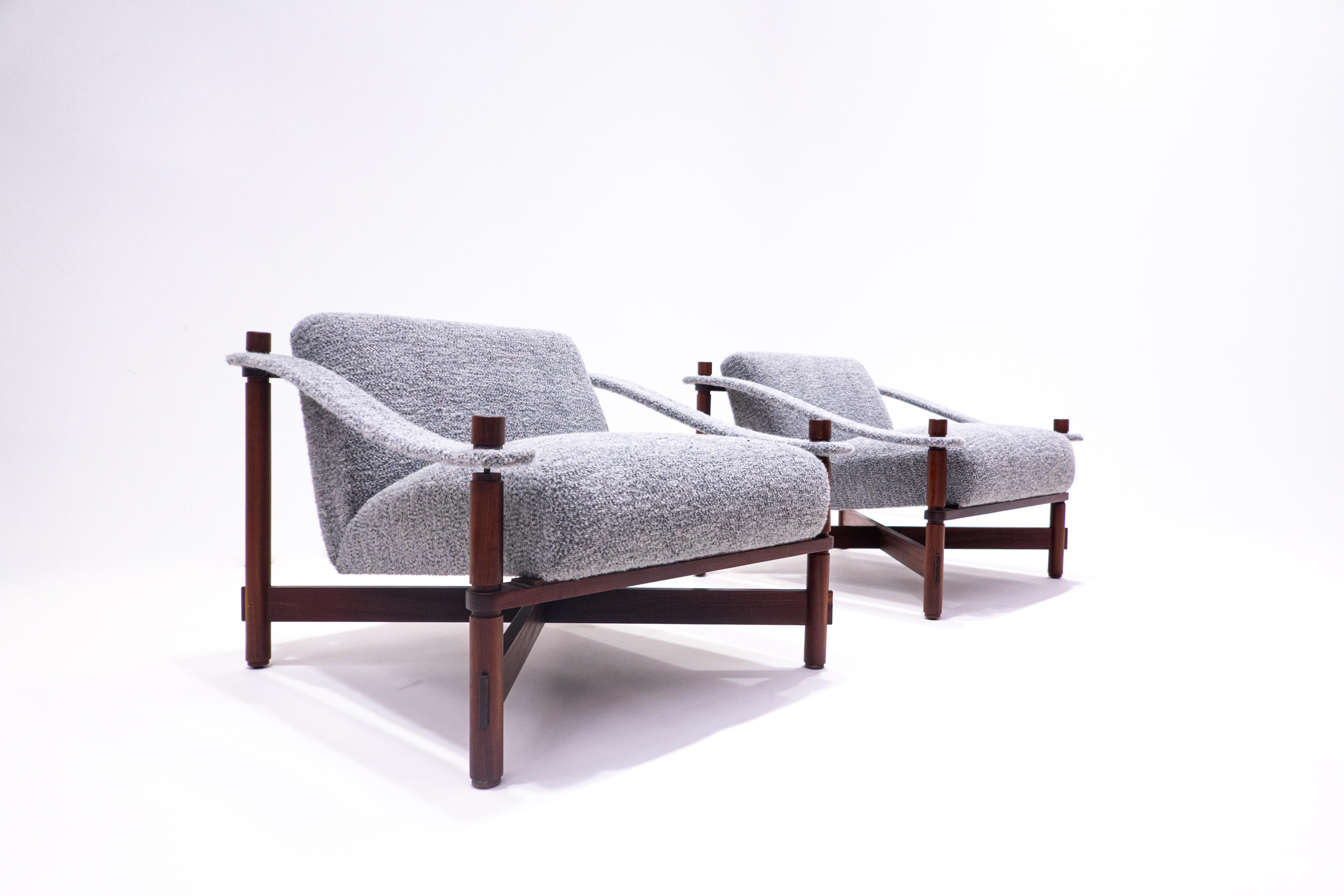 Mid-Century Modern Pair of Mid-Century Armchairs by Raffaella Crespi, Italy, 1960s, New Upholstery