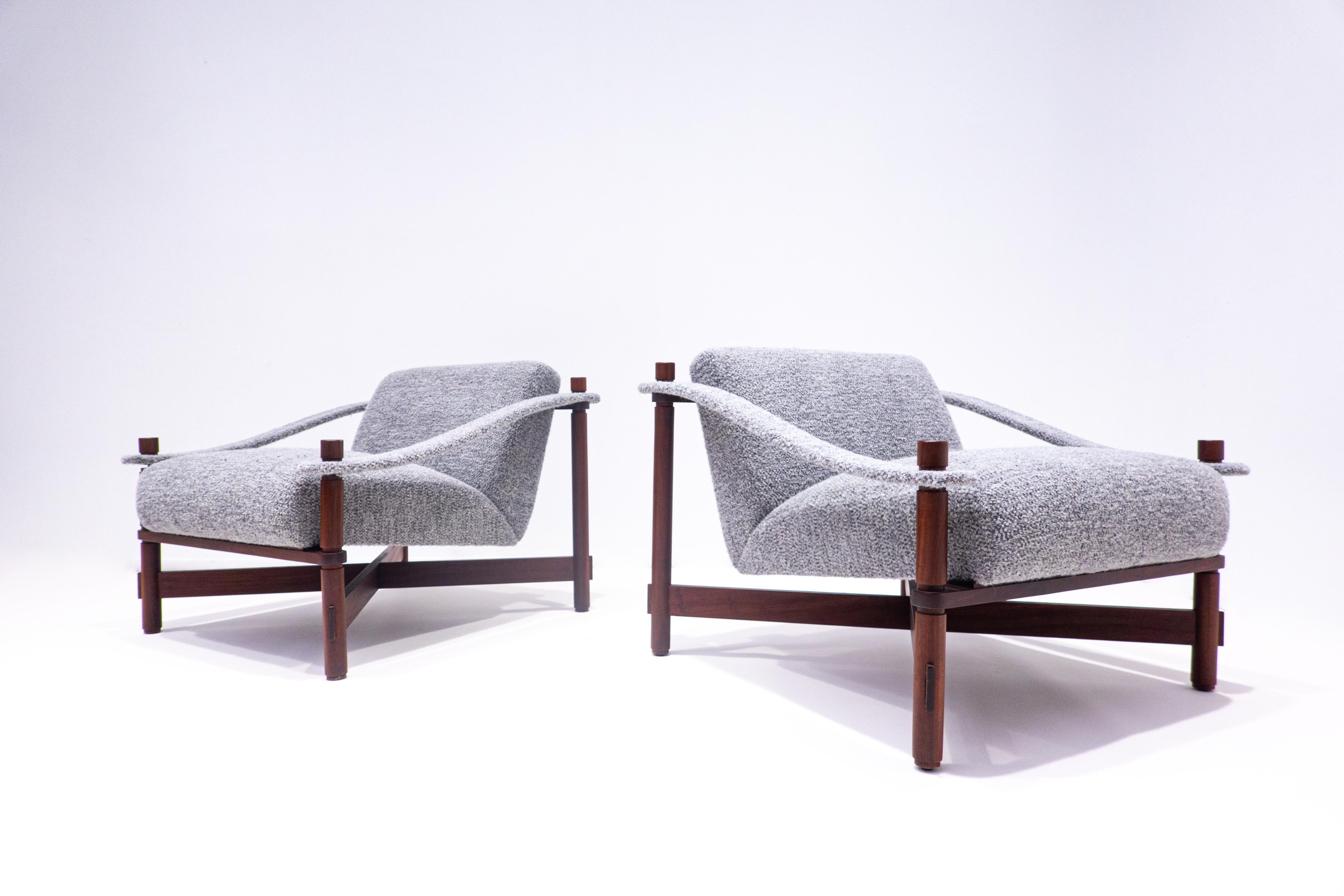 Pair of Mid-Century Armchairs by Raffaella Crespi, Italy, 1960s, New Upholstery In Good Condition In Brussels, BE
