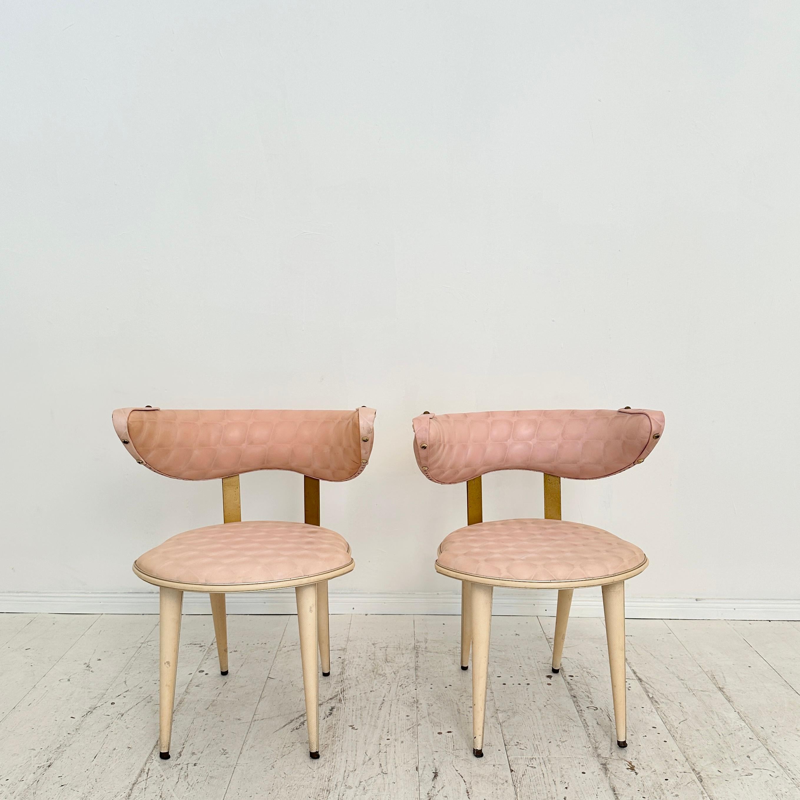Very rare pair of arm chairs by Umberto Mascagni from the 1950s. The chairs are made of wood and metal and covered in a vinyl.
They are in great original condition.
A unique piece which is a great eye-catcher for your antique, modern, space age or