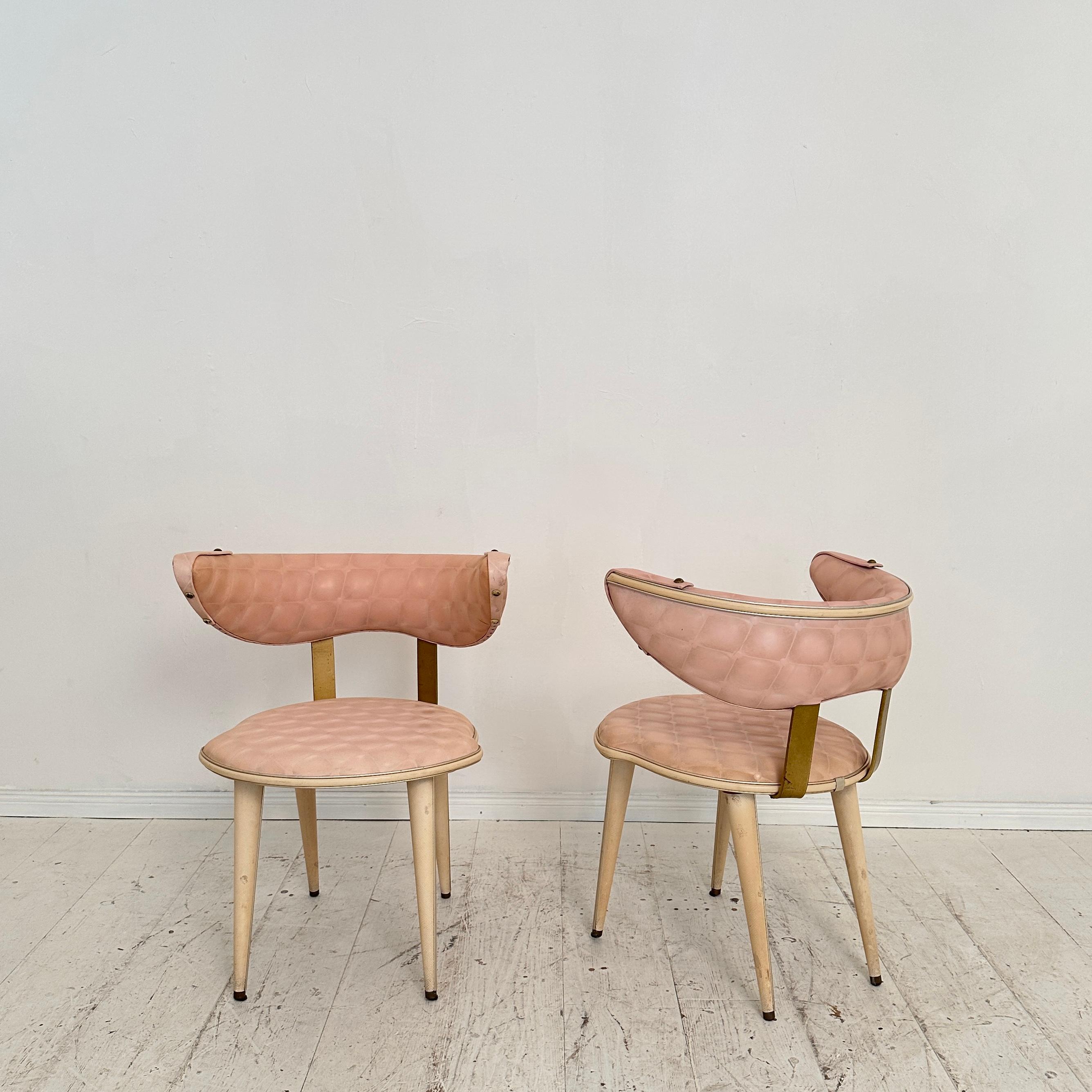 Italian Pair of Mid Century Armchairs by Umberto Mascagni, light pink and white, 1954 For Sale