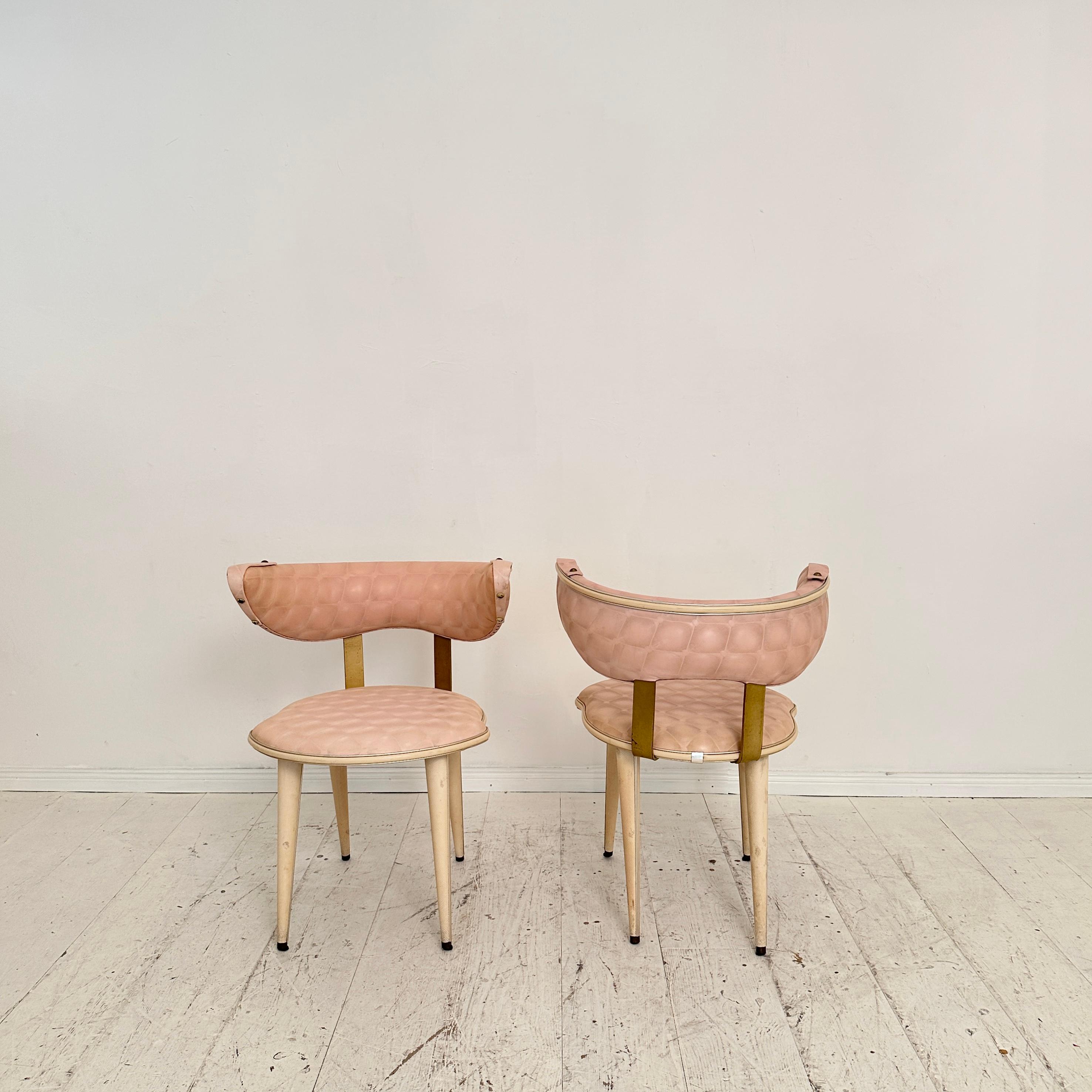 Ein Paar Sessel aus der Mitte des Jahrhunderts von Umberto Mascagni, hellrosa und weiß, 1954 im Zustand „Gut“ im Angebot in Berlin, DE