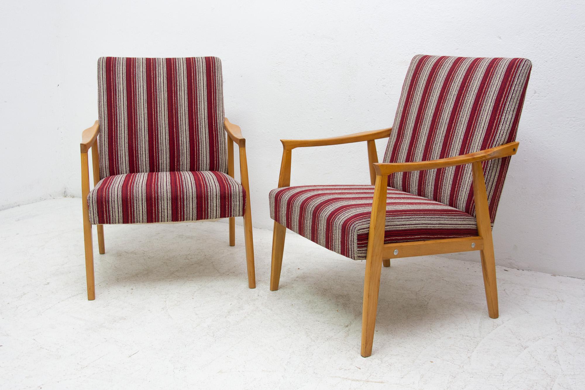 Tchèque  Paire de fauteuils du milieu du siècle dernier, Tchécoslovaquie, années 1960 en vente