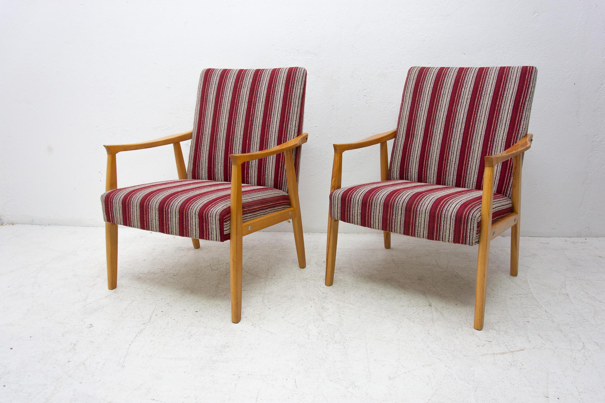  Paire de fauteuils du milieu du siècle dernier, Tchécoslovaquie, années 1960 Bon état - En vente à Prague 8, CZ