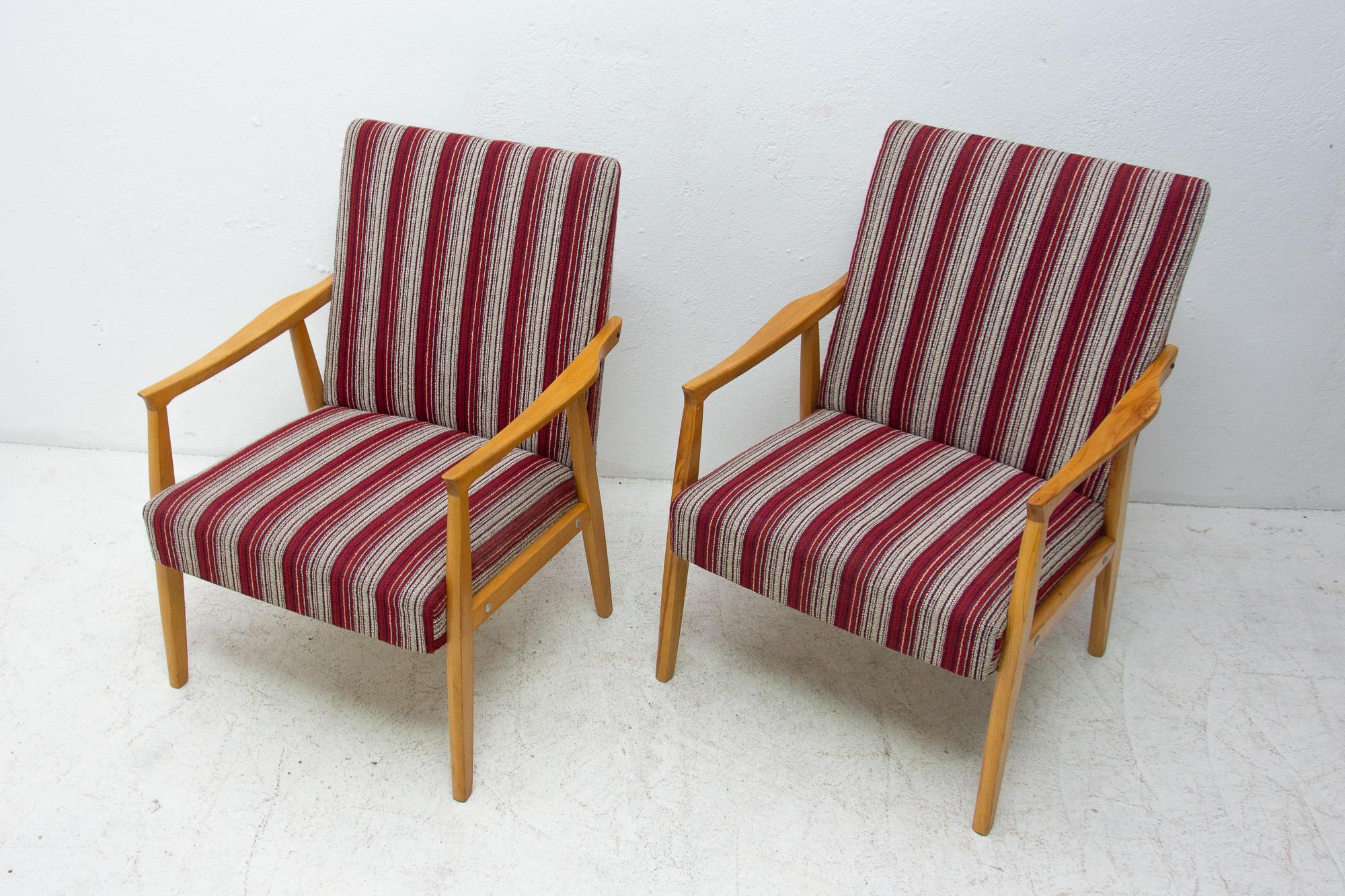 20ième siècle  Paire de fauteuils du milieu du siècle dernier, Tchécoslovaquie, années 1960 en vente