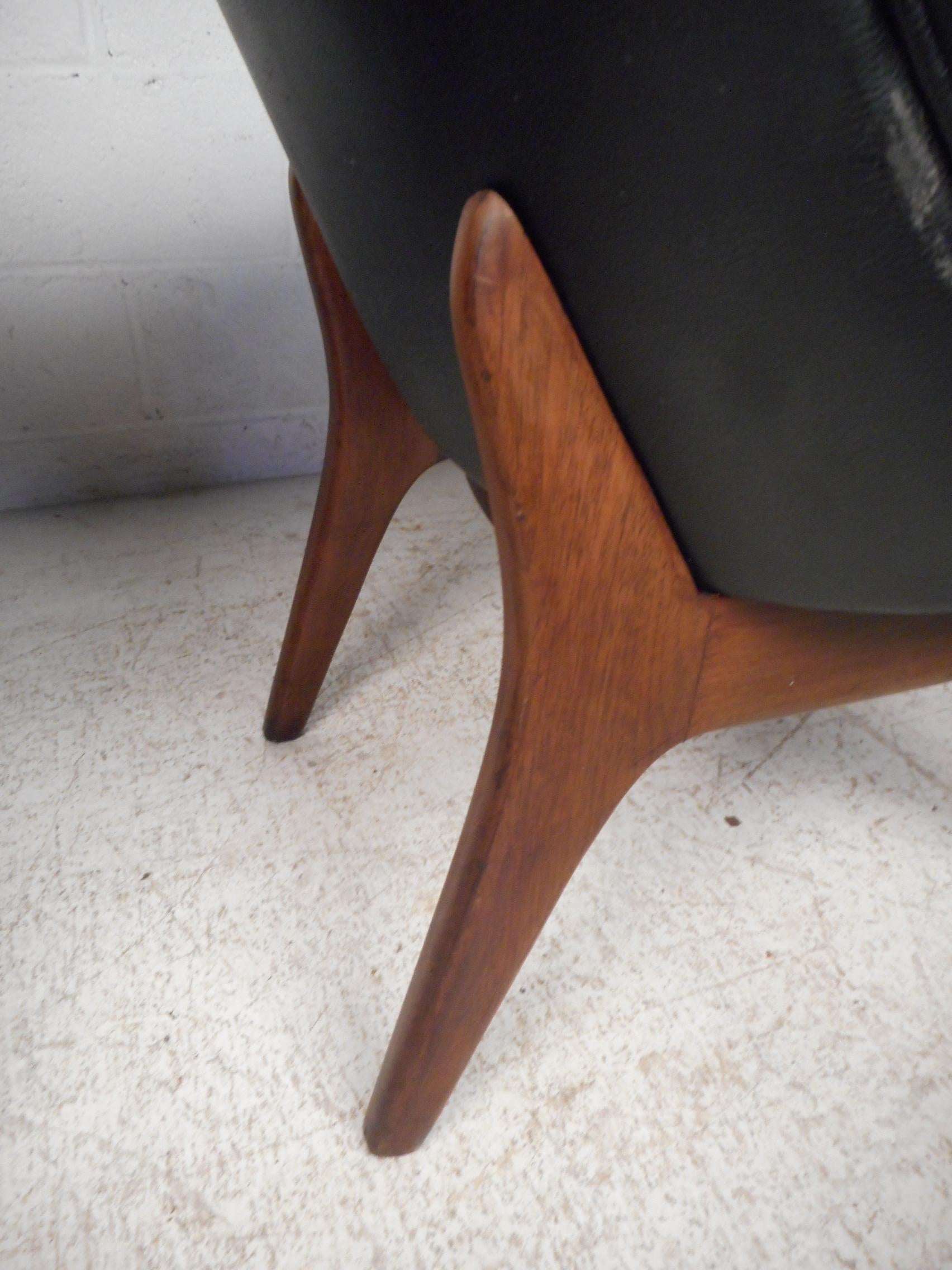 Pair of Midcentury Armchairs 6