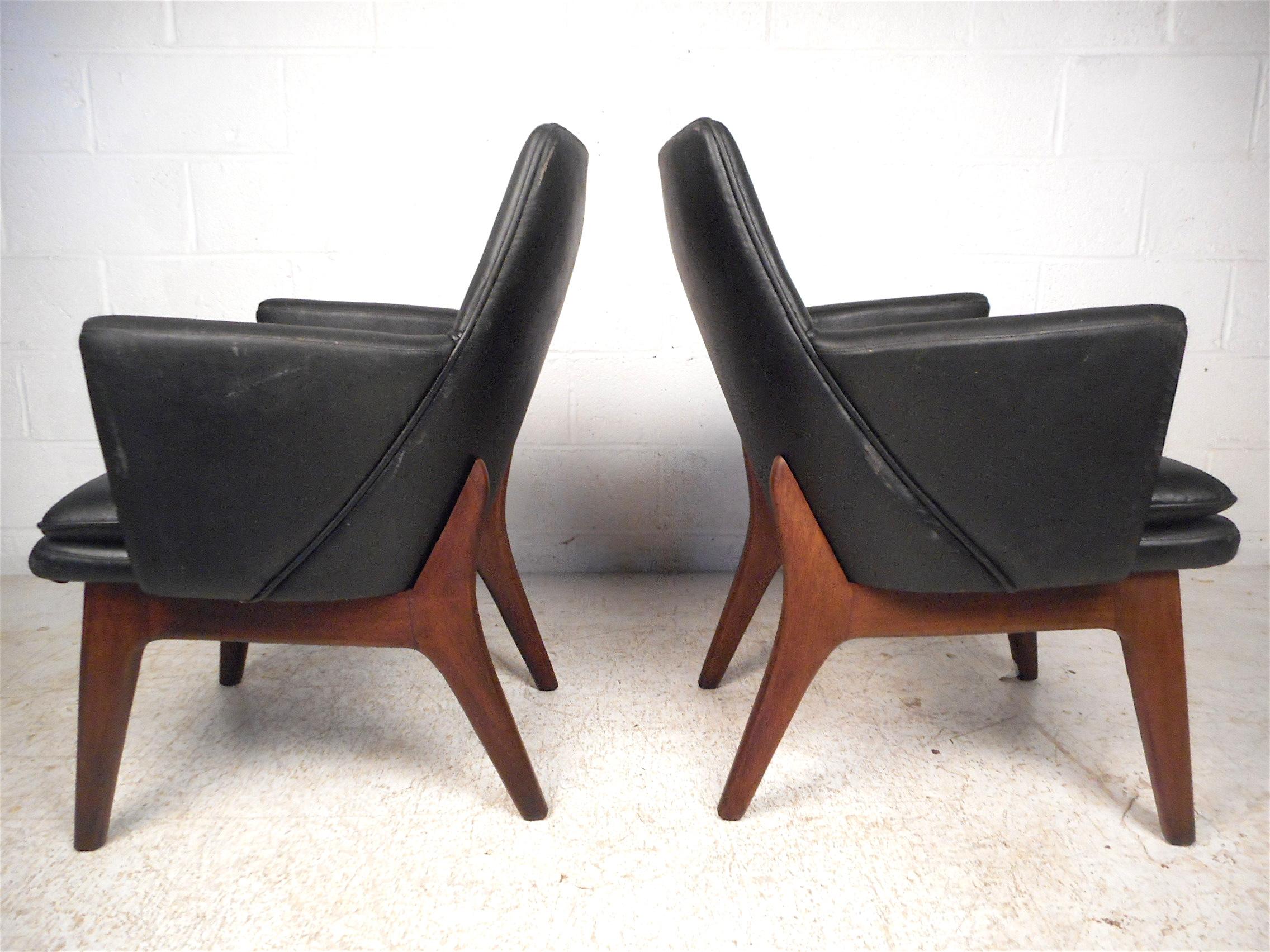 Mid-Century Modern Pair of Midcentury Armchairs