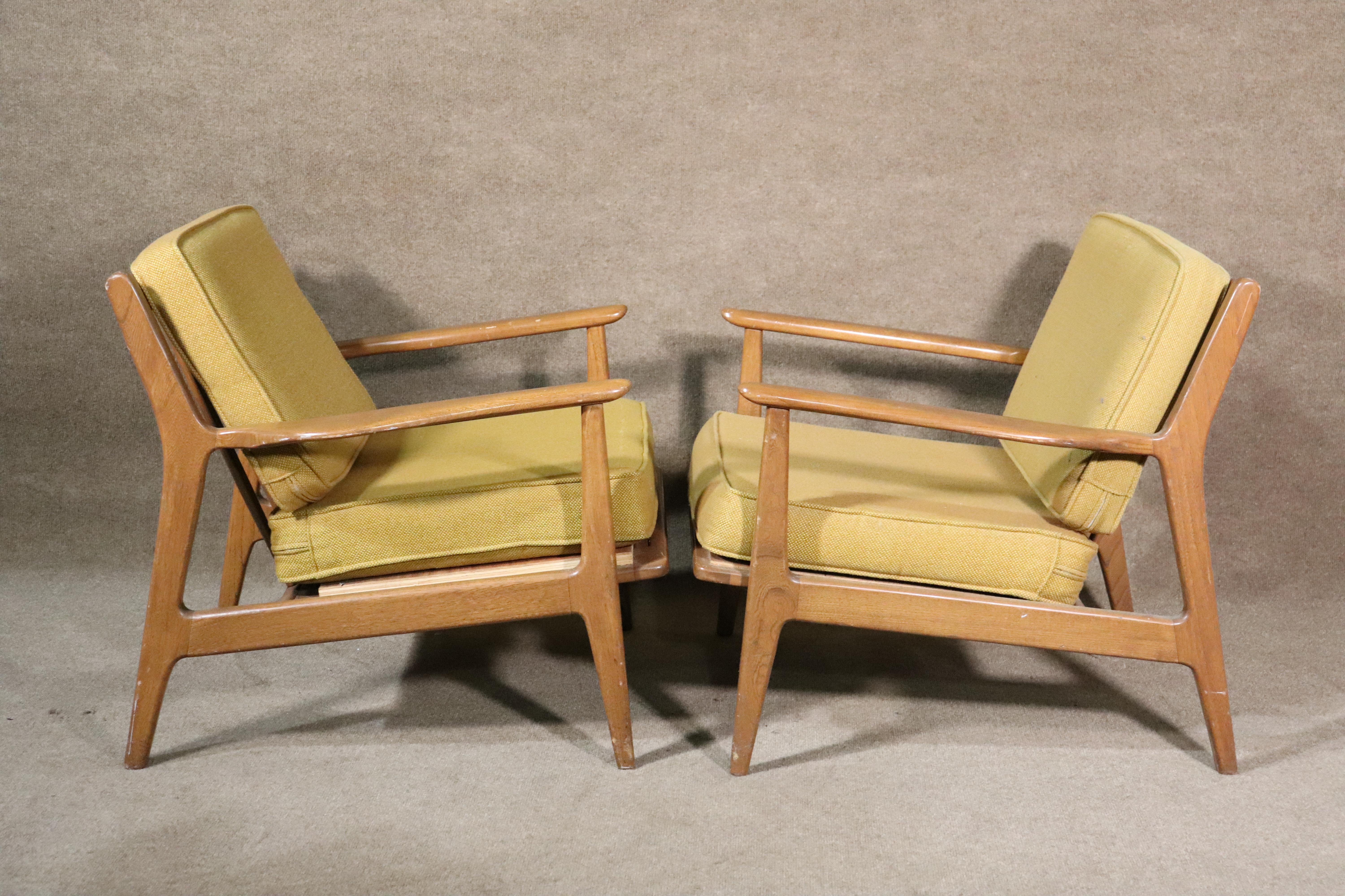 Pair of Mid-Century Armchairs In Good Condition In Brooklyn, NY