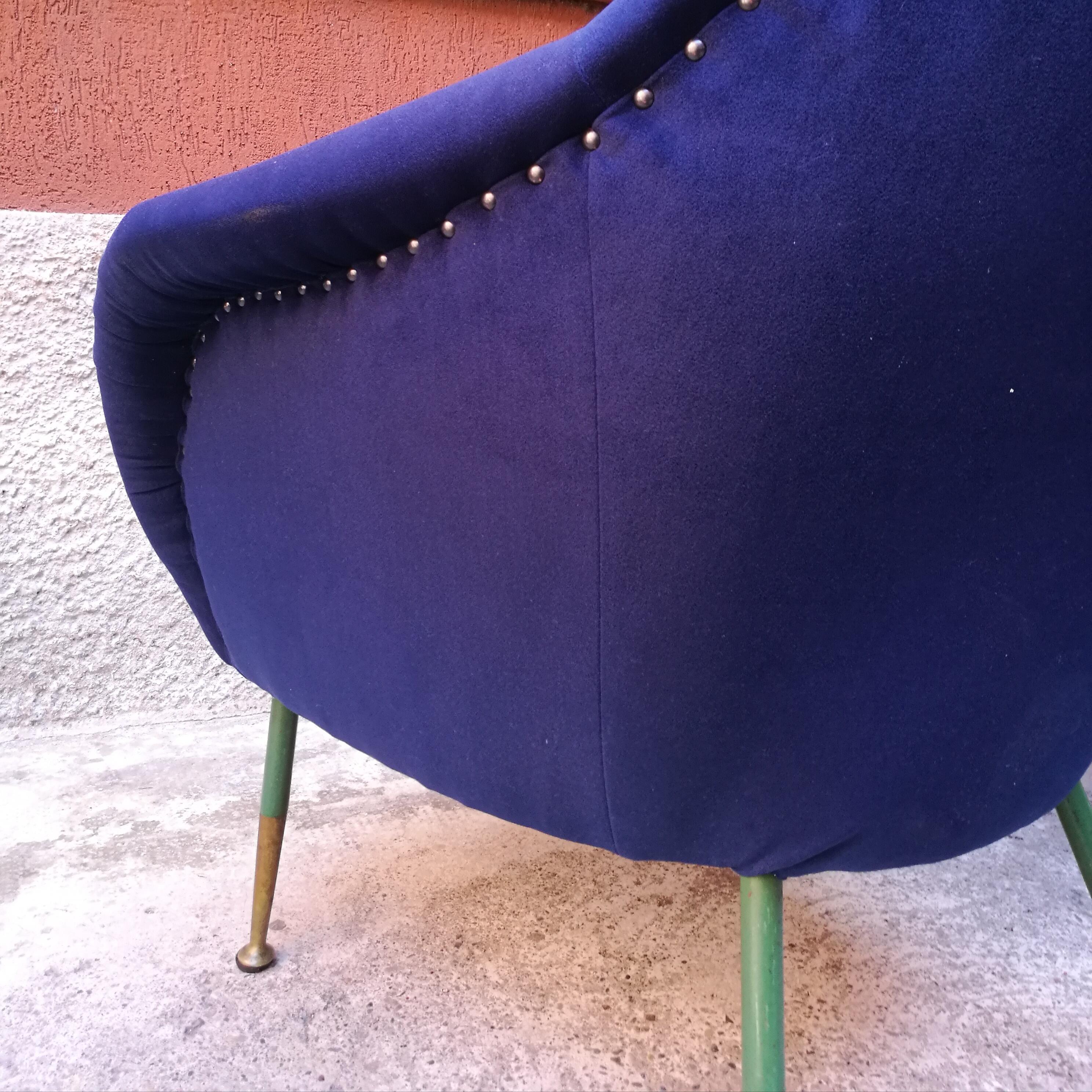 Italian Pair of Midcentury Armchairs in Fabric Blu with Green Legs and Brass, 1960