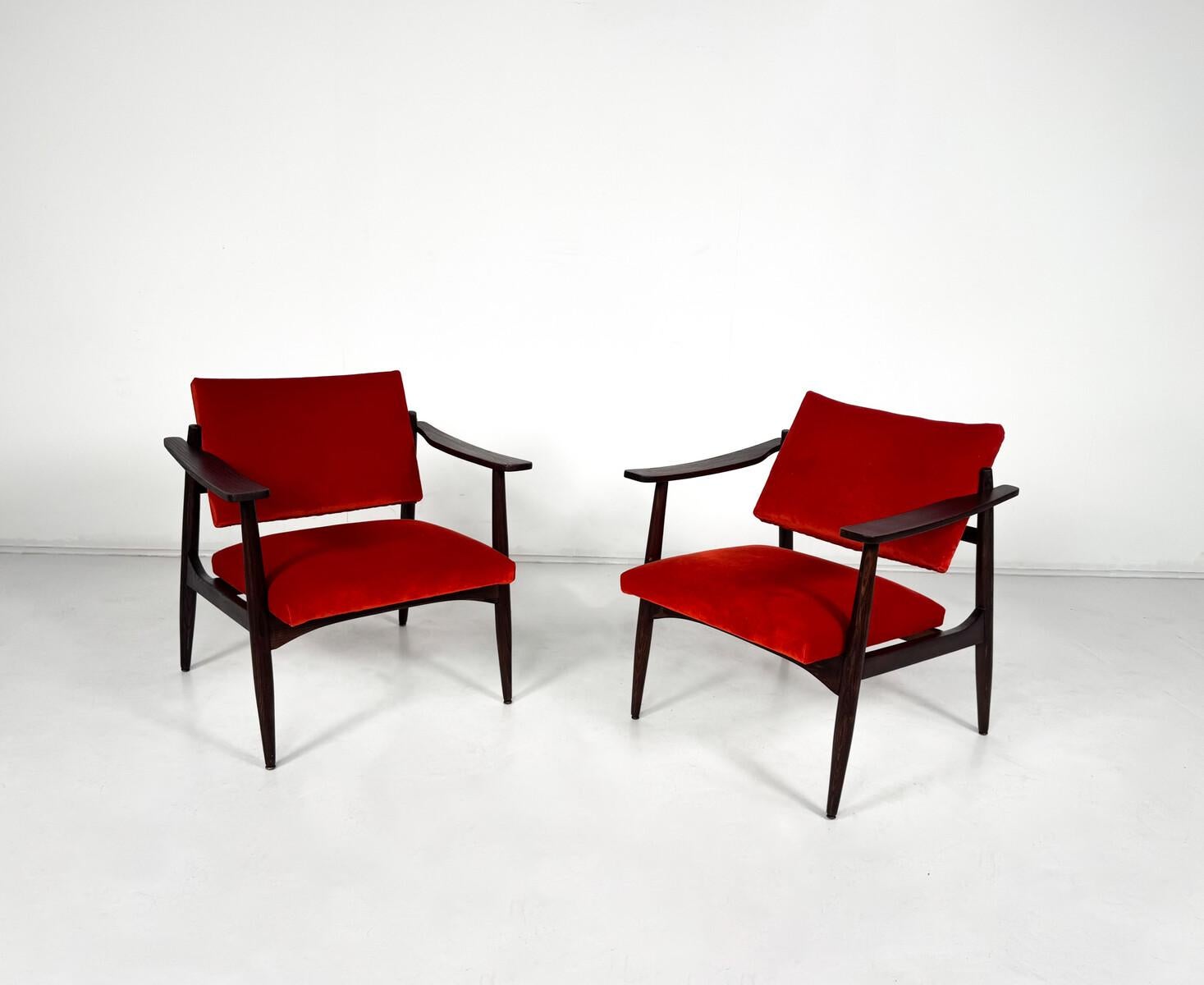 Pair of Mid-Century Armchairs in the Style of Edmund Homa In Good Condition For Sale In Brussels, BE