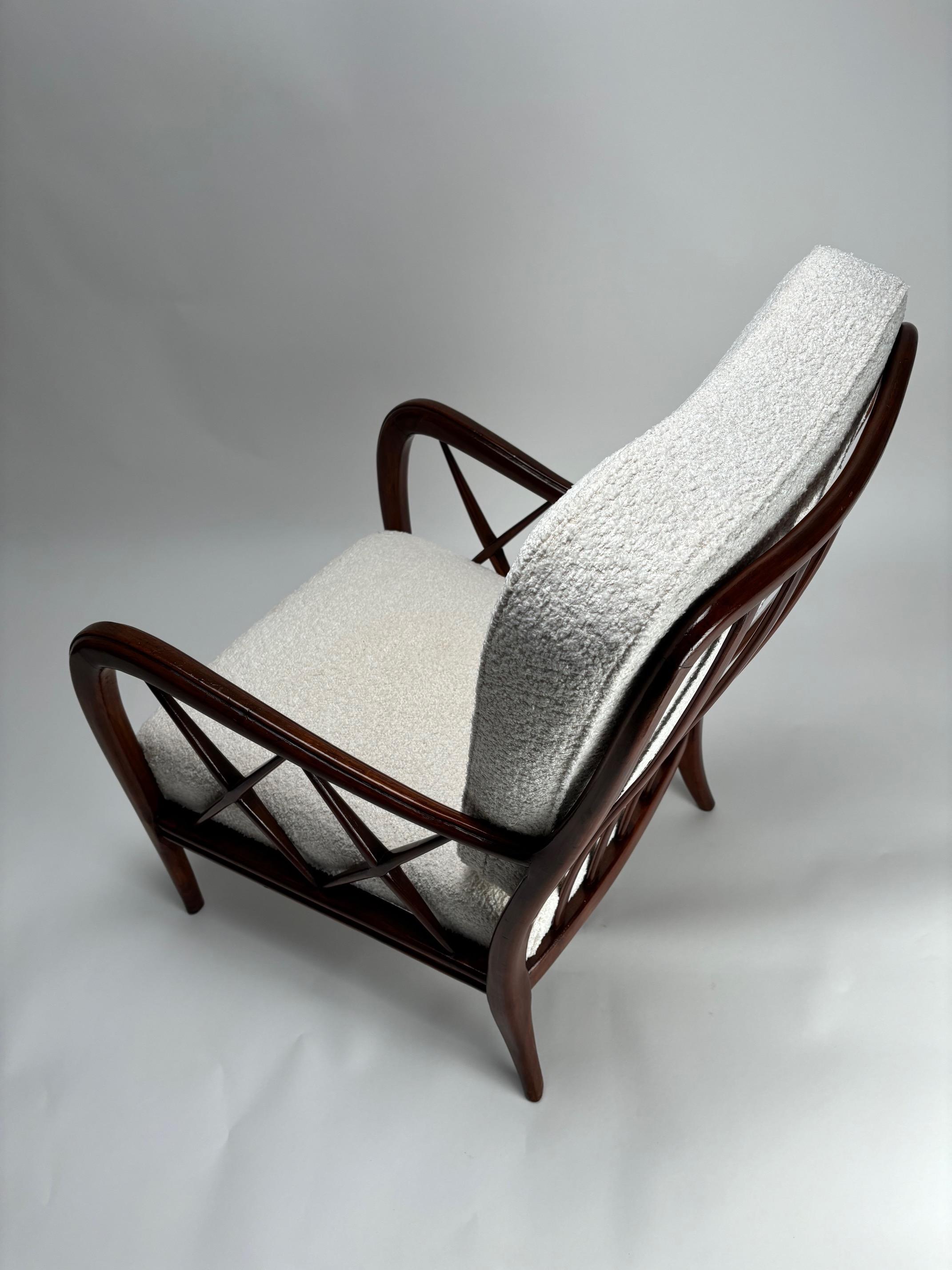 Paire de fauteuils du milieu du siècle dans le style de Paolo Buffa, Italie années 1950 en vente 3