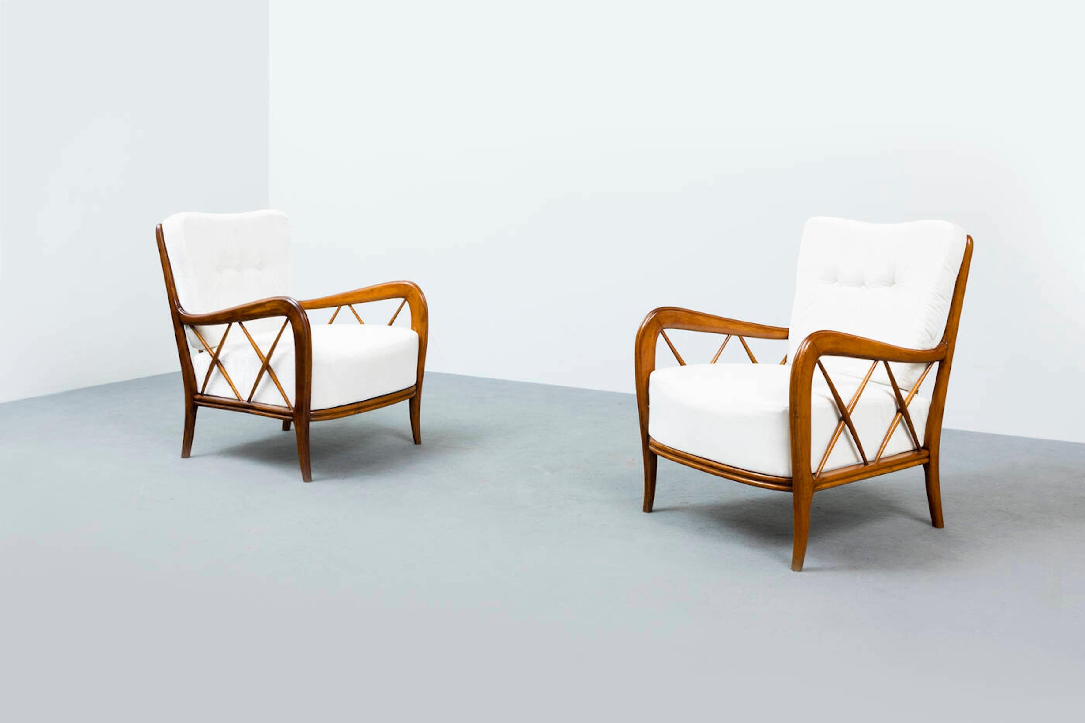 Mid-Century Modern Pair of Mid-Century armchairs in the style of Paolo Buffa, Italy 1950s