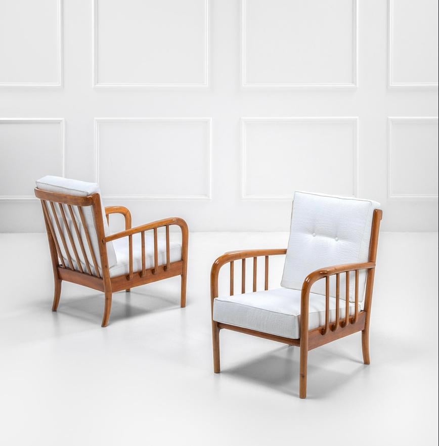 Mid-Century Modern Pair of Mid-Century armchairs in the style of Paolo Buffa, Italy 1950s For Sale