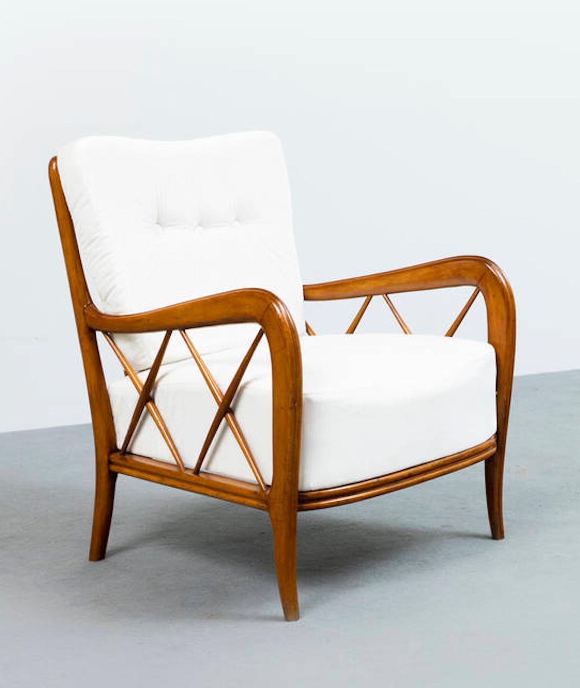 Italian Pair of Mid-Century armchairs in the style of Paolo Buffa, Italy 1950s