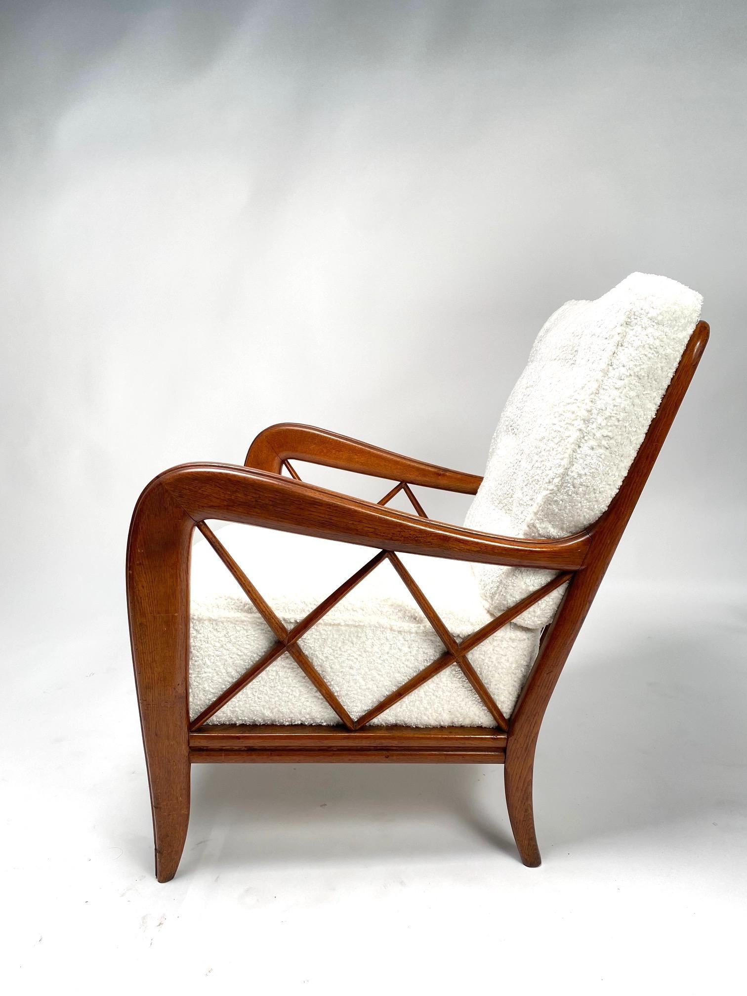 italien Paire de fauteuils du milieu du siècle dans le style de Paolo Buffa, Italie années 1950 en vente