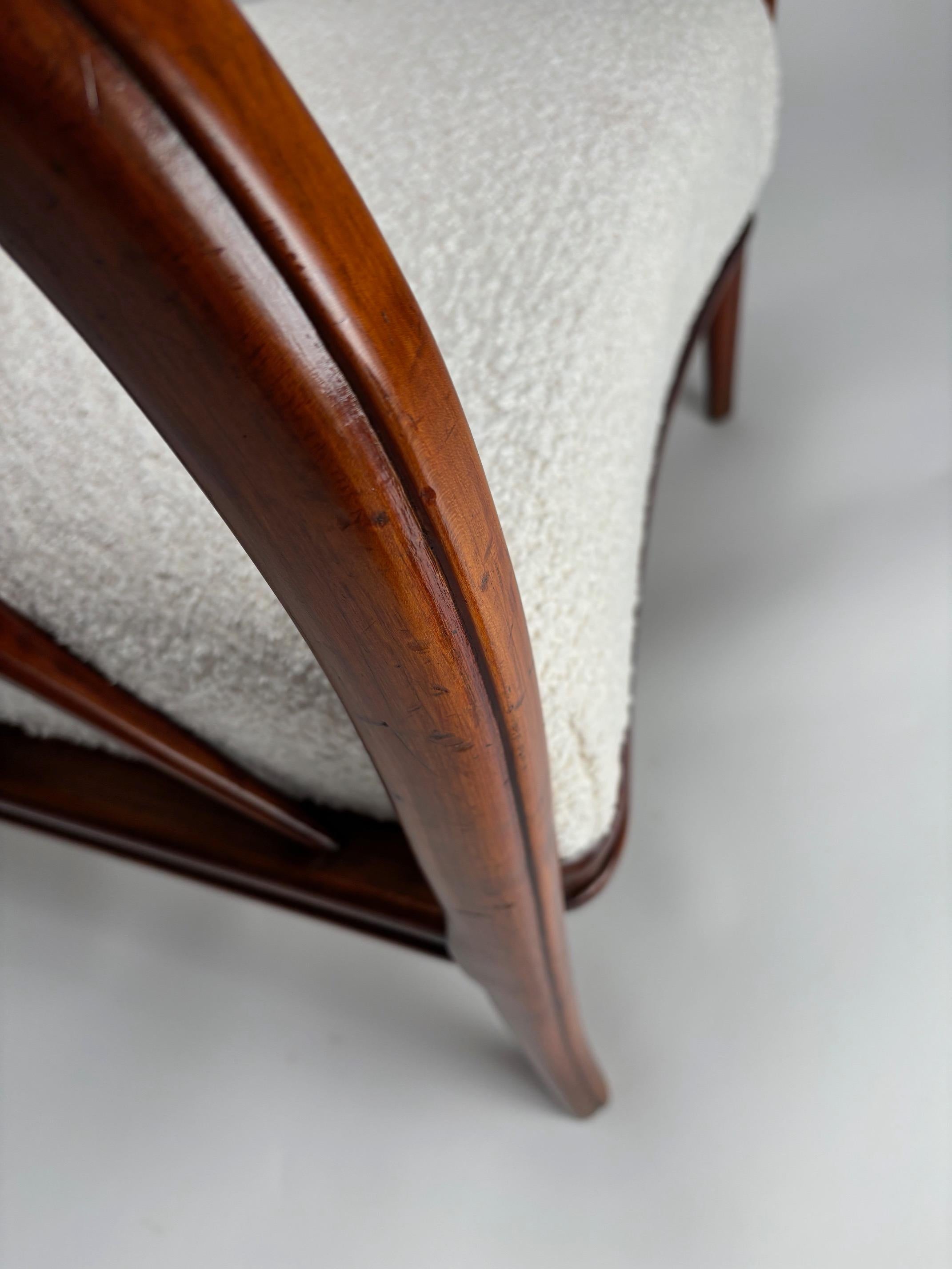 italien Paire de fauteuils du milieu du siècle dans le style de Paolo Buffa, Italie années 1950 en vente