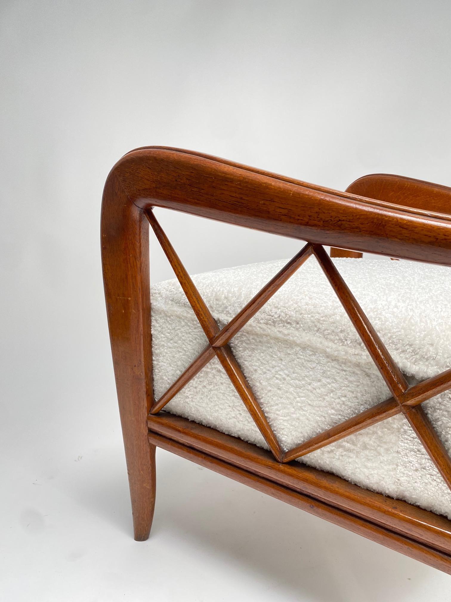Milieu du XXe siècle Paire de fauteuils du milieu du siècle dans le style de Paolo Buffa, Italie années 1950 en vente