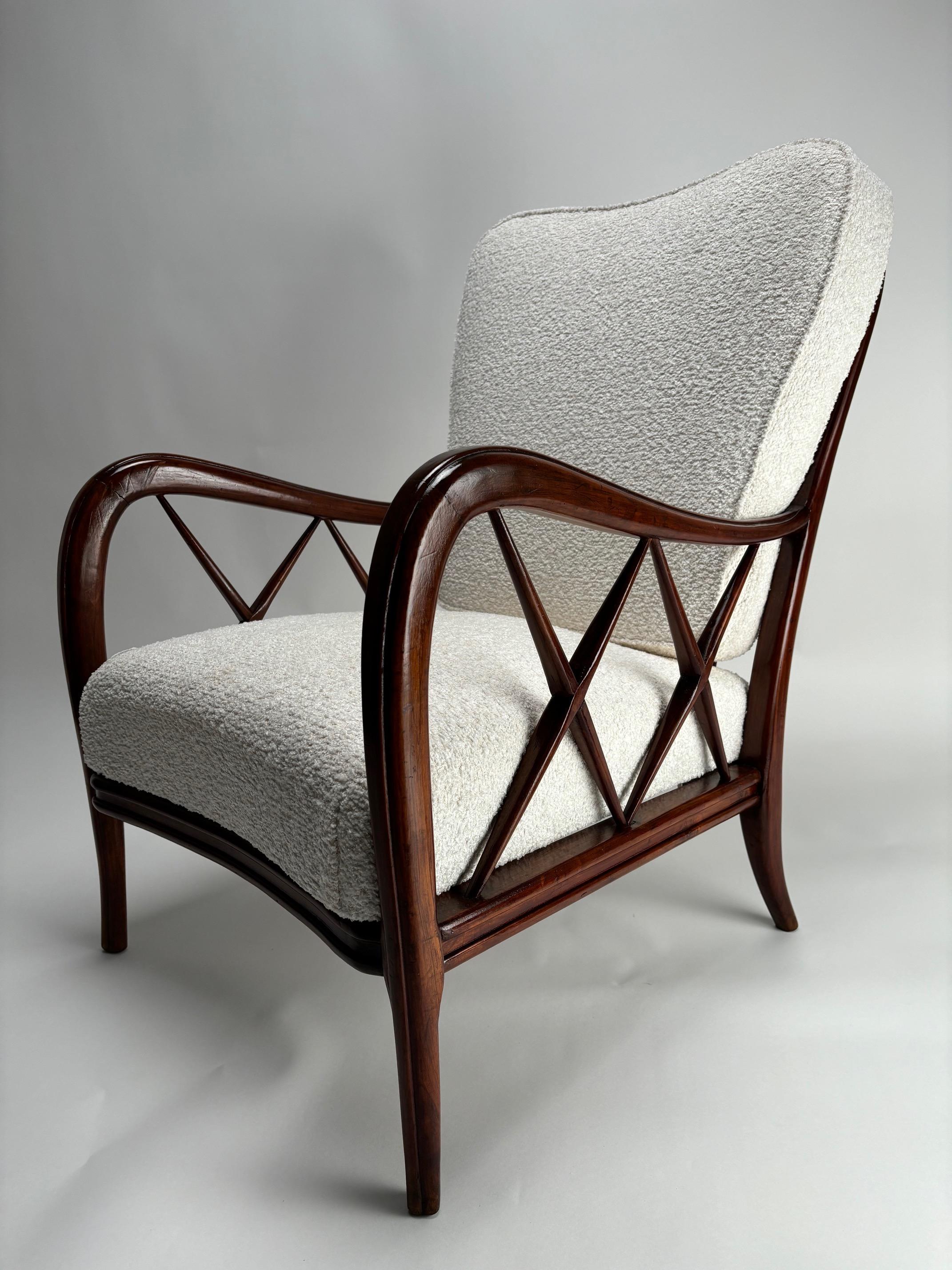 Milieu du XXe siècle Paire de fauteuils du milieu du siècle dans le style de Paolo Buffa, Italie années 1950 en vente